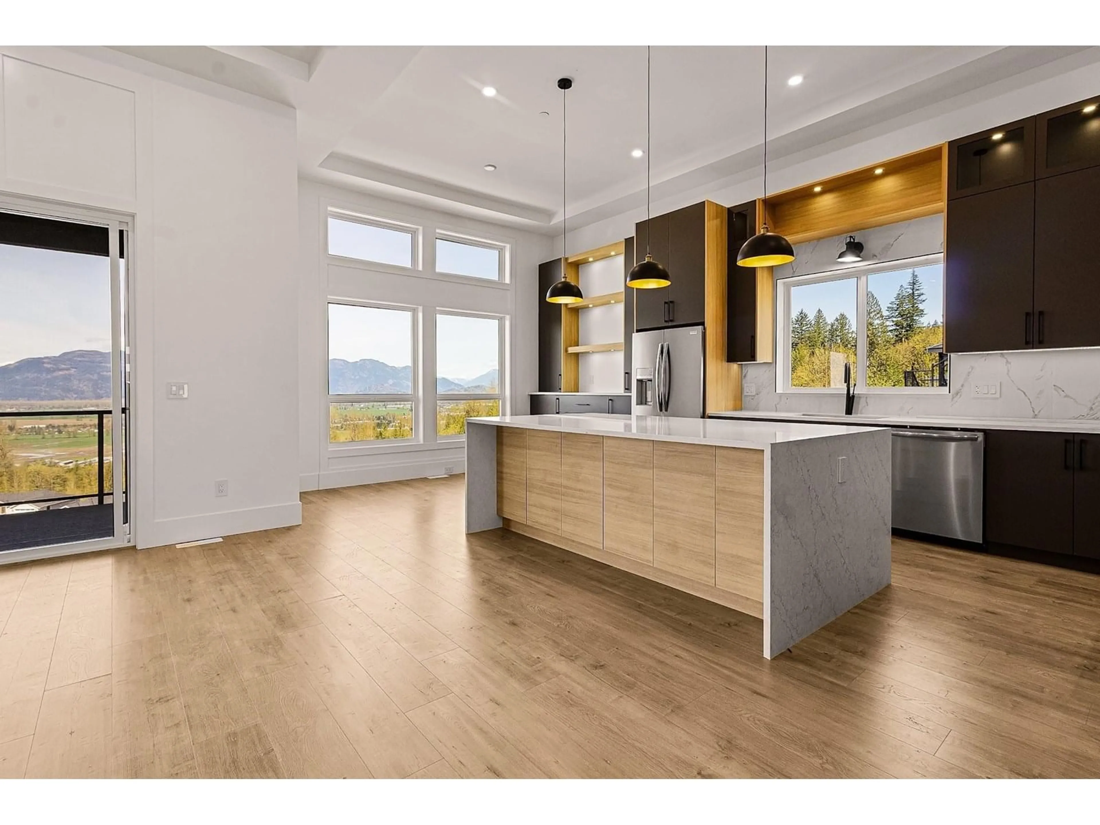 Open concept kitchen, wood/laminate floor for 8187 HARVEST PLACE, Chilliwack British Columbia V4Z0E4