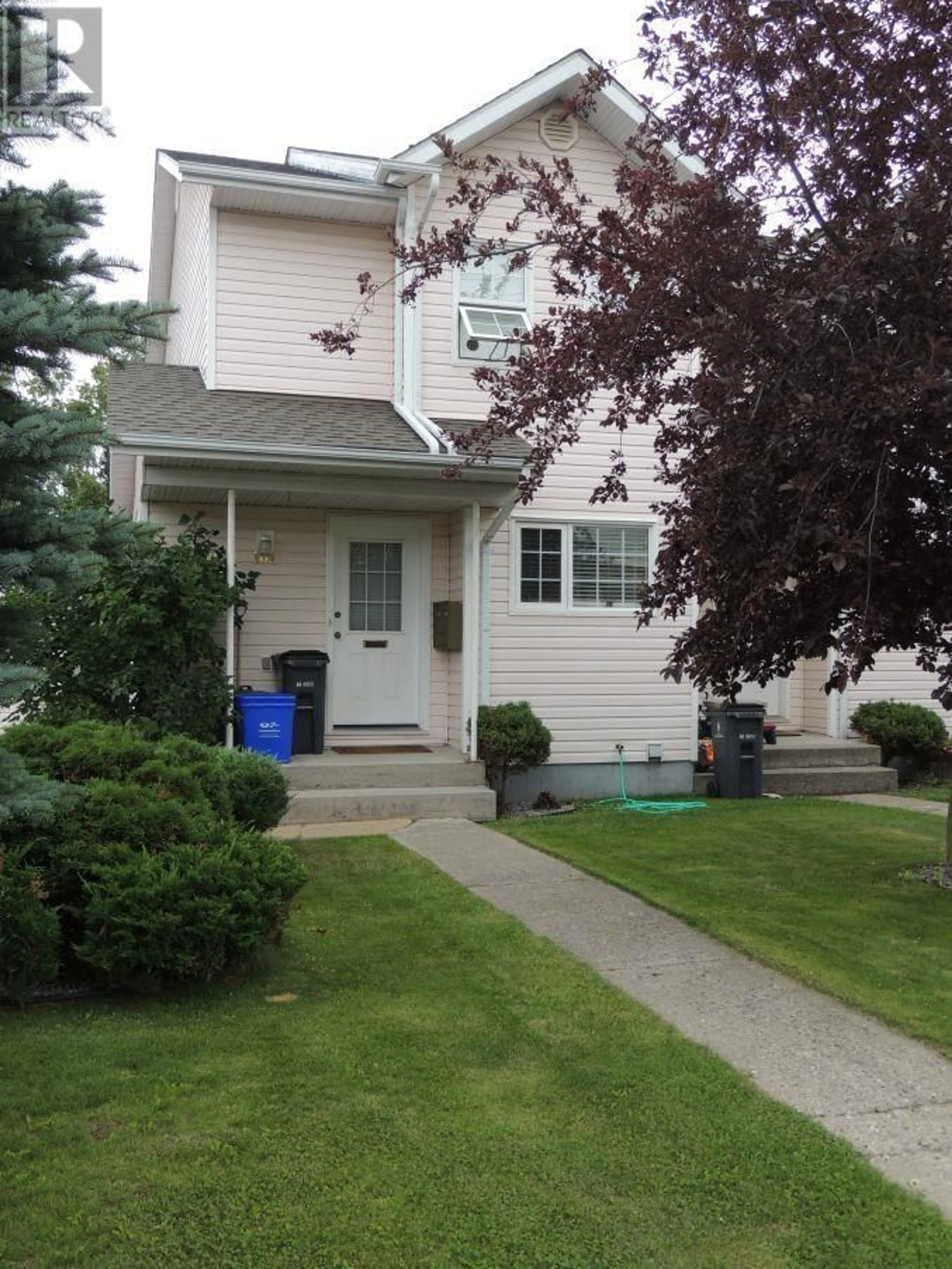 Home with vinyl exterior material, street for 101 - 588 MELVILLE AVENUE, Prince George British Columbia V2M7A9