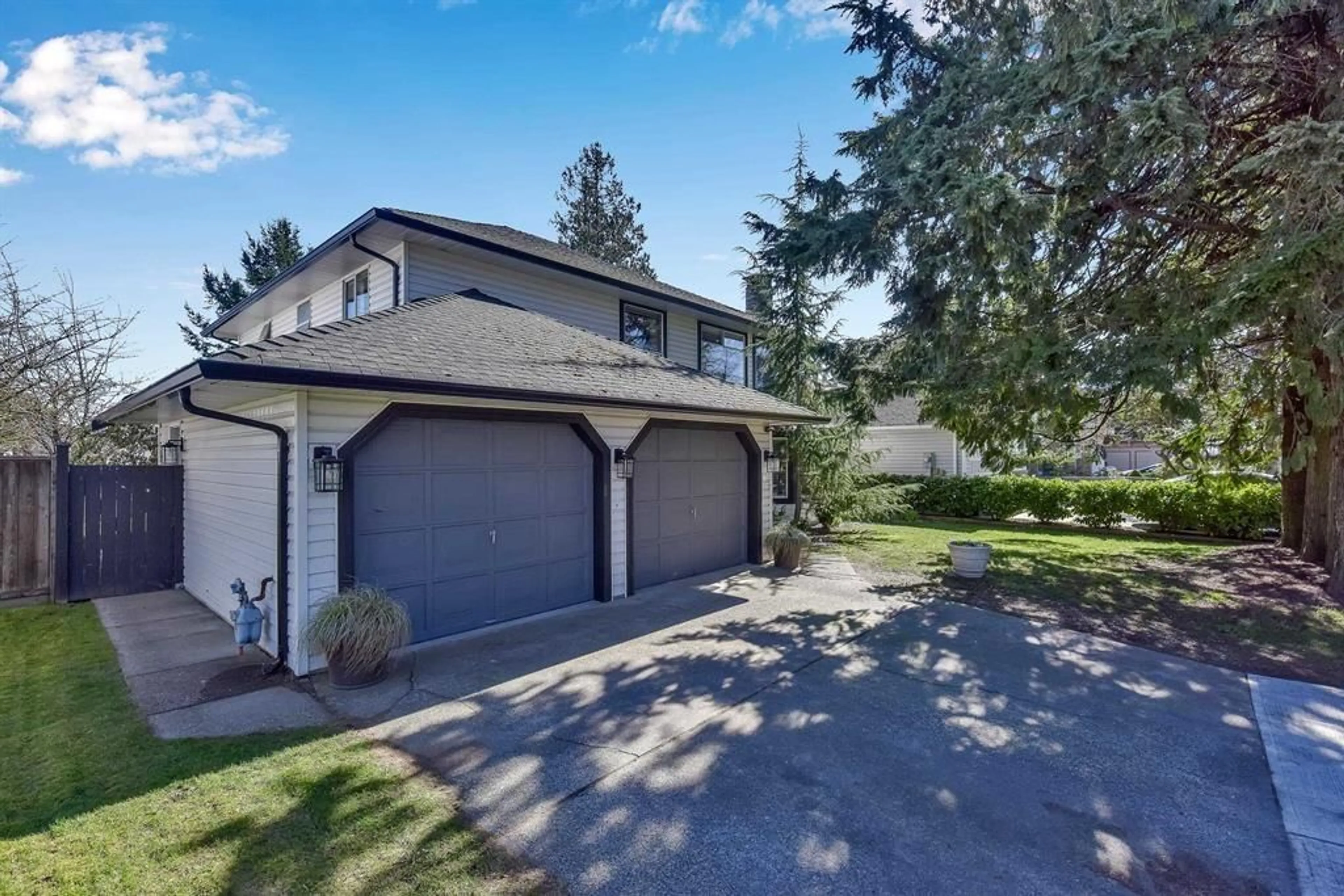 A pic from outside/outdoor area/front of a property/back of a property/a pic from drone, street for 6074 188, Surrey British Columbia V3S7V9