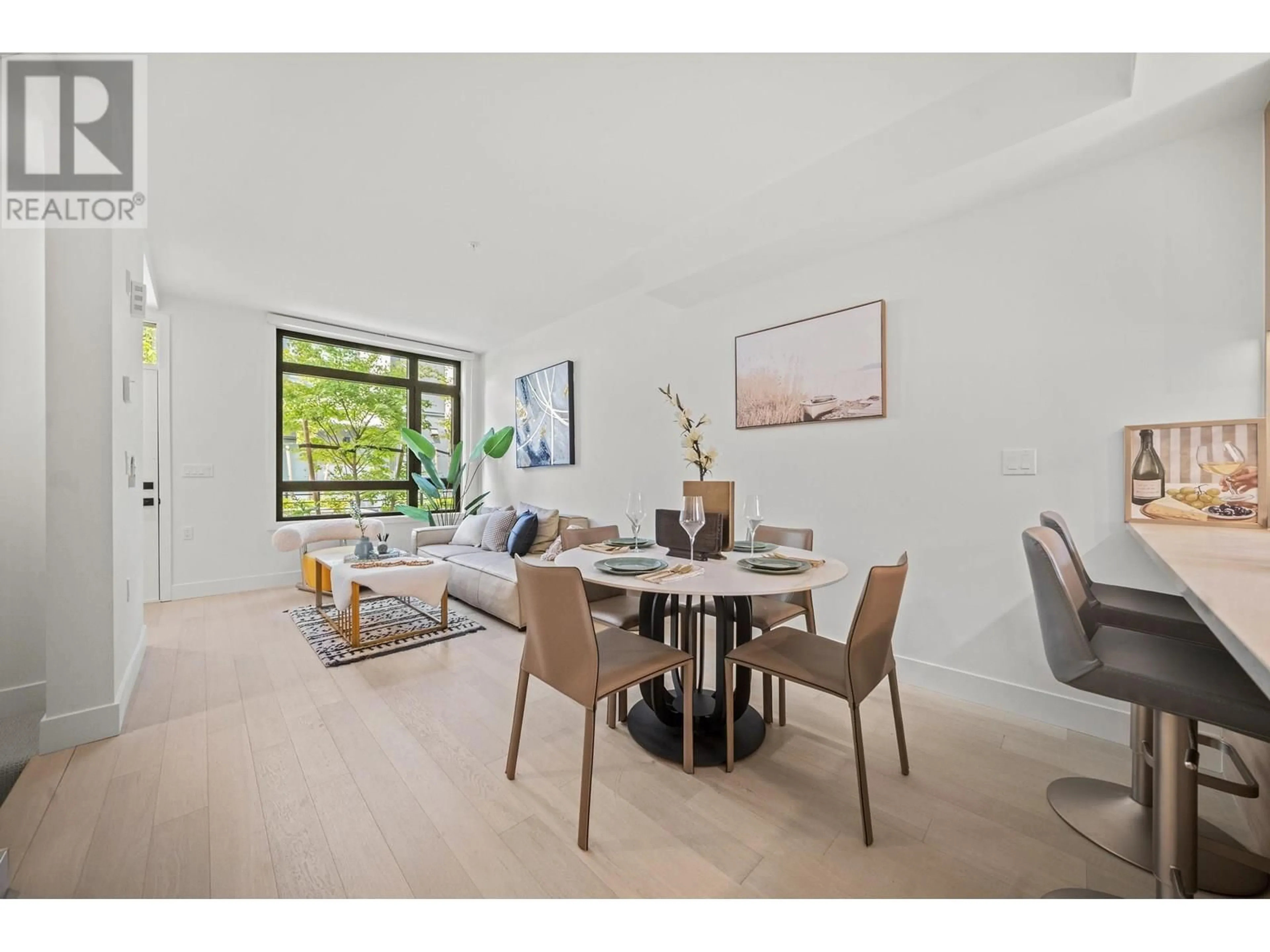 A pic of a room for 6352 OAK STREET, Vancouver British Columbia V6M2W4