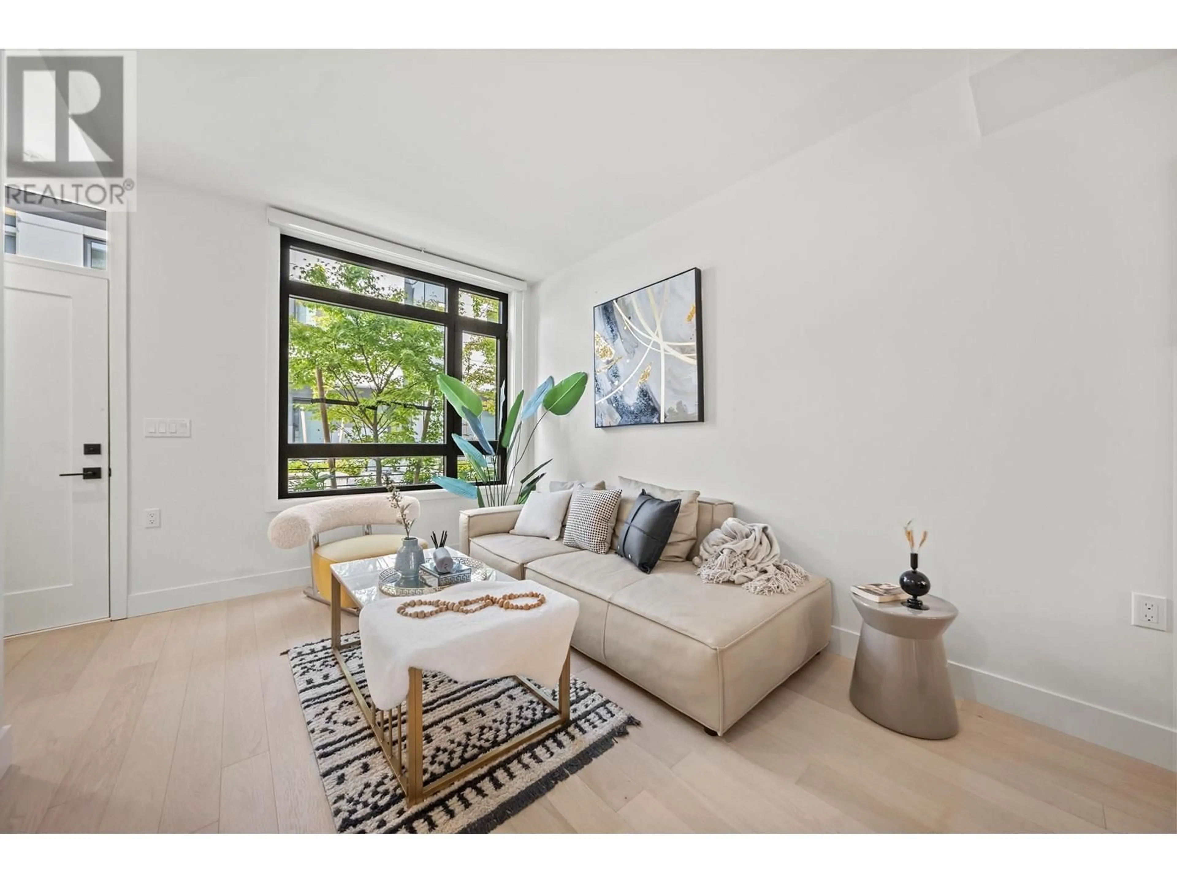 Living room with furniture, unknown for 6352 OAK STREET, Vancouver British Columbia V6M2W4