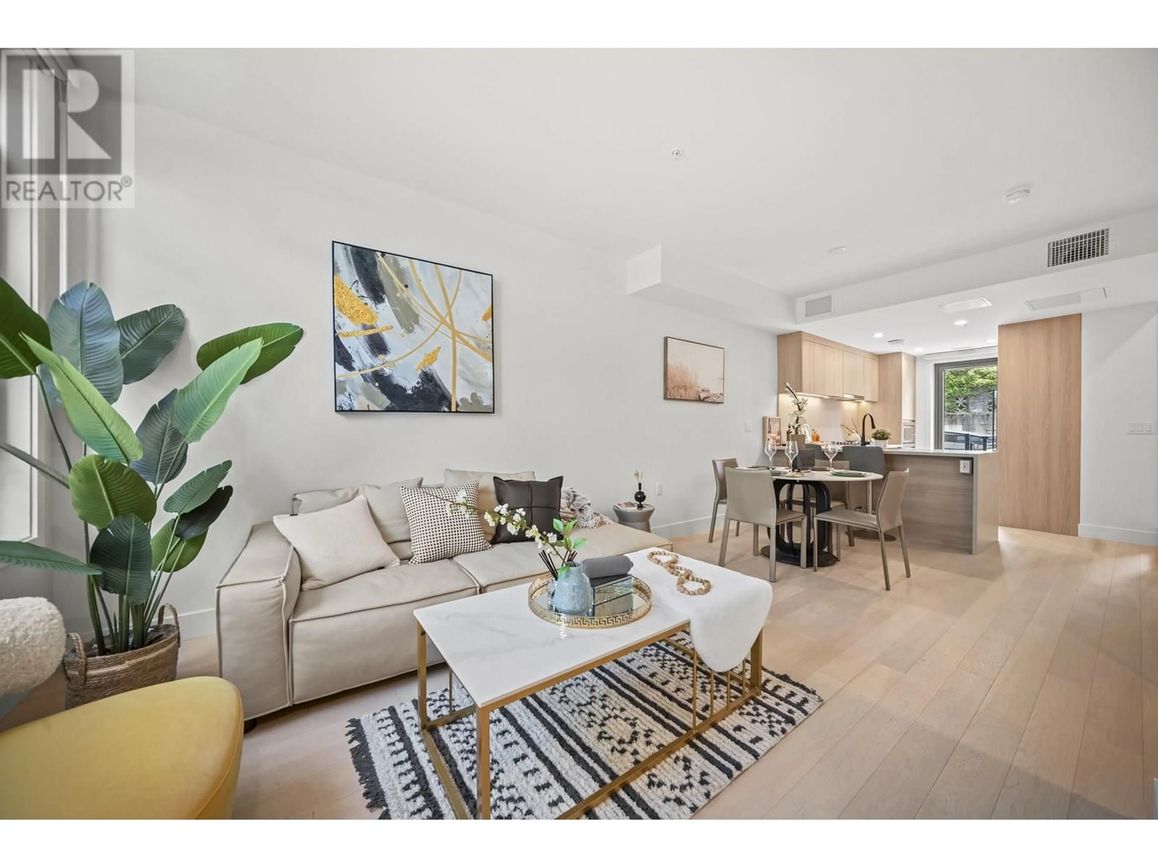 Living room with furniture, unknown for 6352 OAK STREET, Vancouver British Columbia V6M2W4