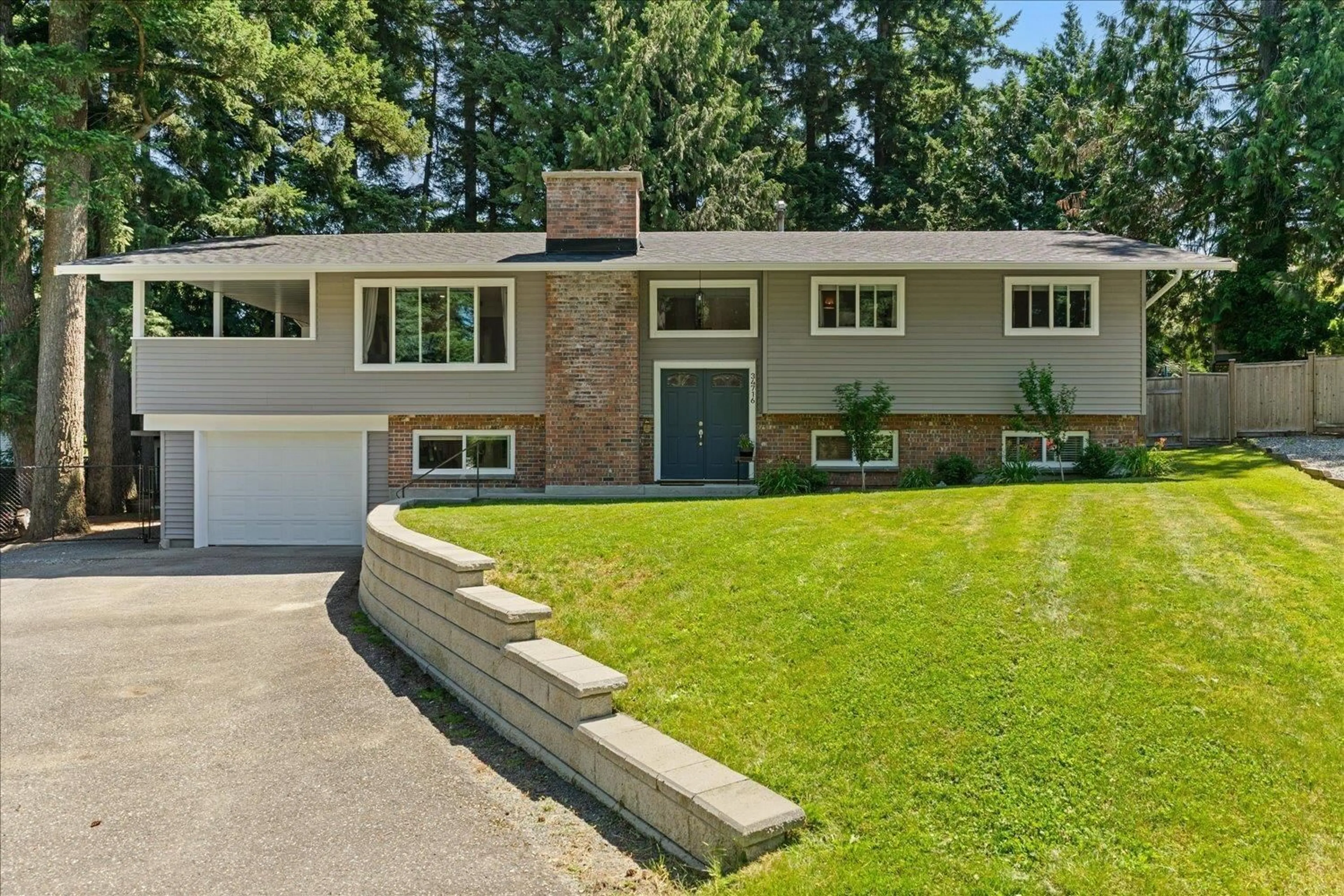Home with vinyl exterior material, street for 34716 ARDEN, Abbotsford British Columbia V2S2X8