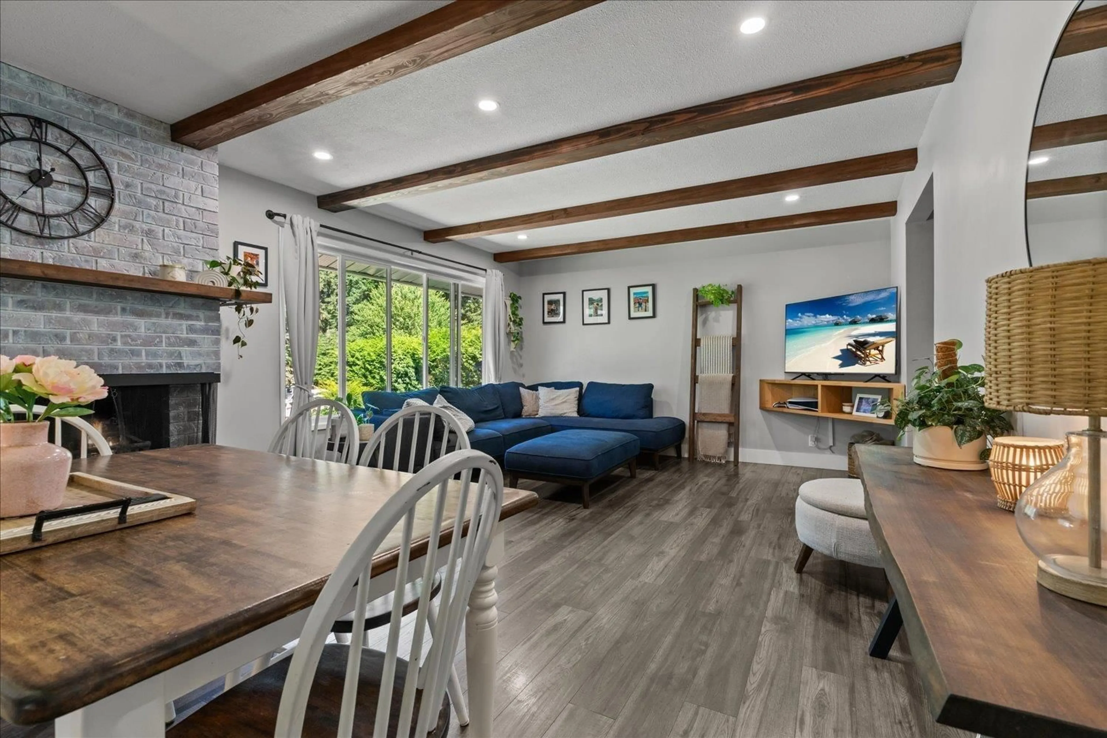Open concept kitchen, wood/laminate floor for 34716 ARDEN, Abbotsford British Columbia V2S2X8