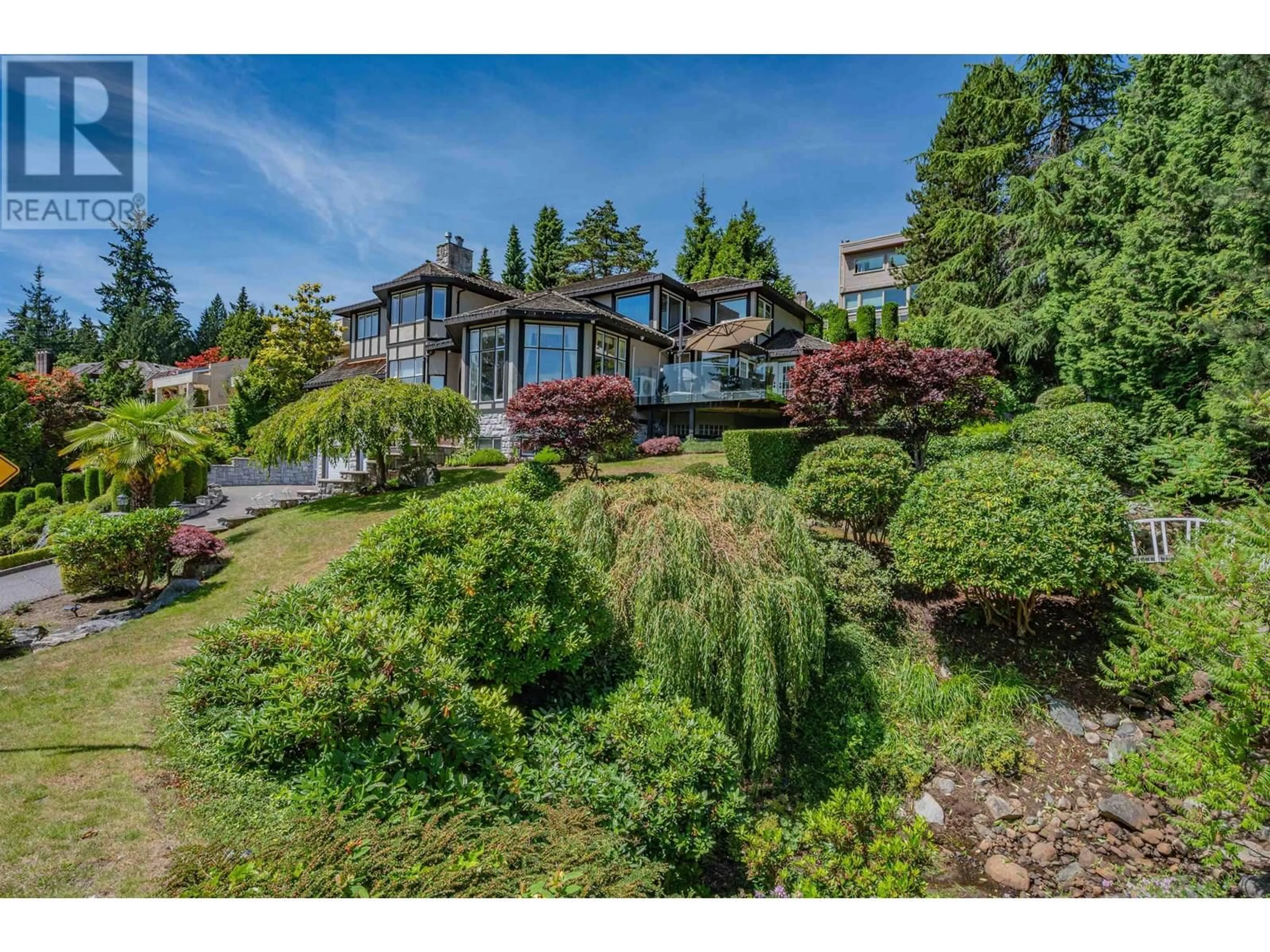 A pic from outside/outdoor area/front of a property/back of a property/a pic from drone, mountain view for 2327 WESTHILL DRIVE, West Vancouver British Columbia V7S2Z2