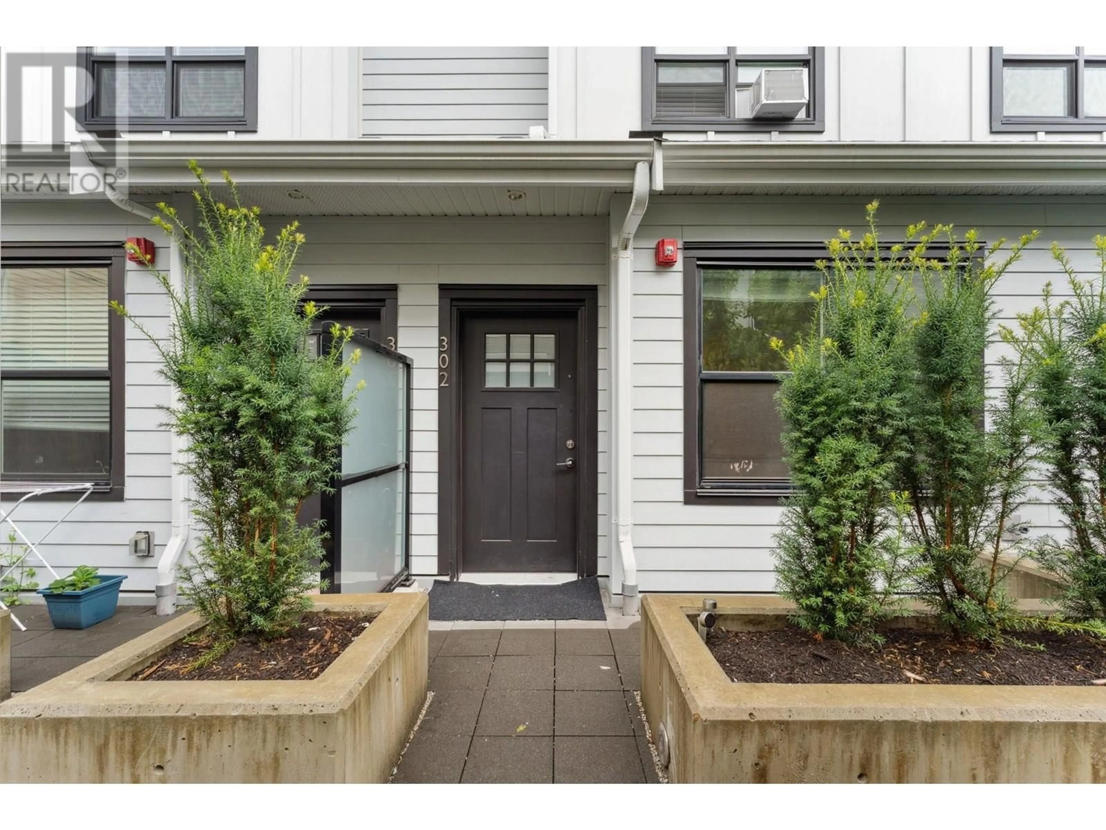 Indoor entryway for 302 - 6933 ARCOLA STREET, Burnaby British Columbia V5E1H5