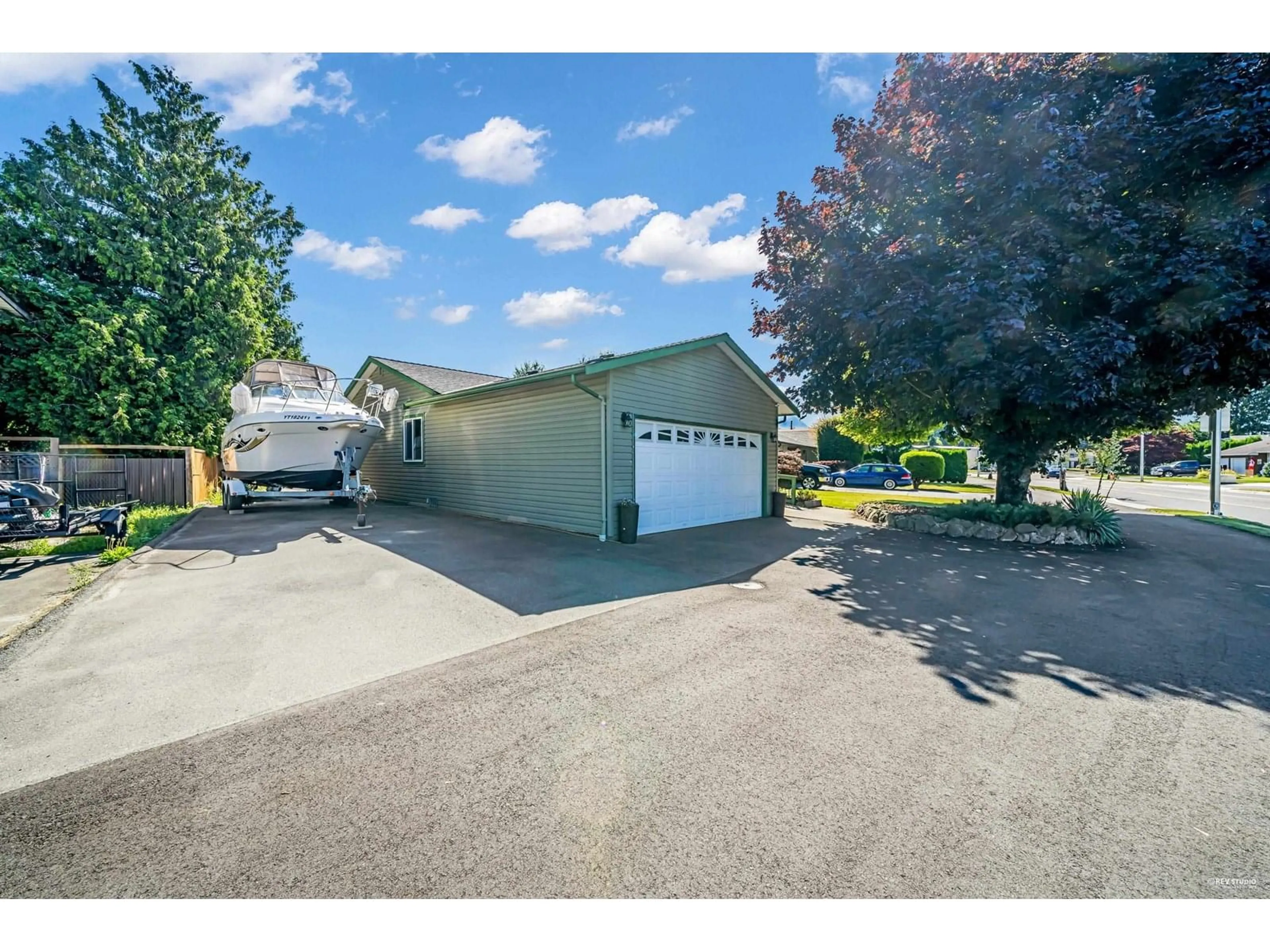 Indoor garage for 6564 TYSON ROAD, Chilliwack British Columbia V2R1S8