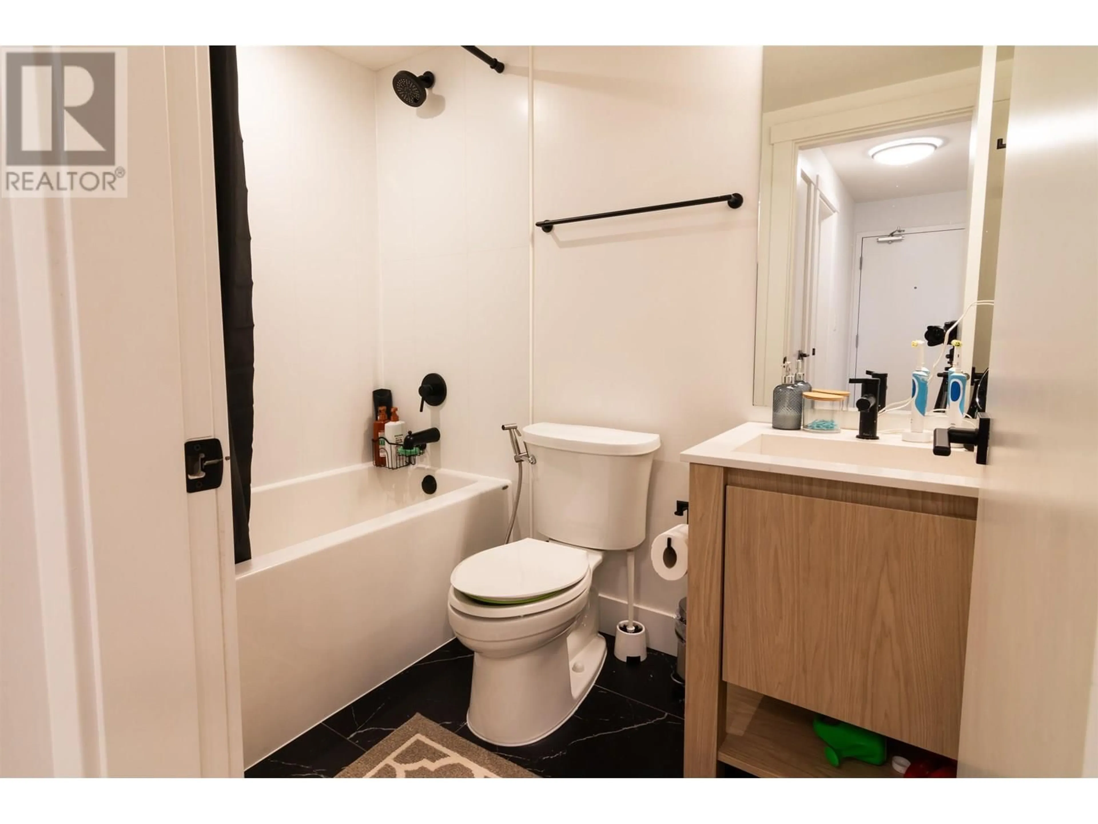 Standard bathroom, unknown for 1106 - 2180 KELLY AVENUE, Port Coquitlam British Columbia V3C0B1