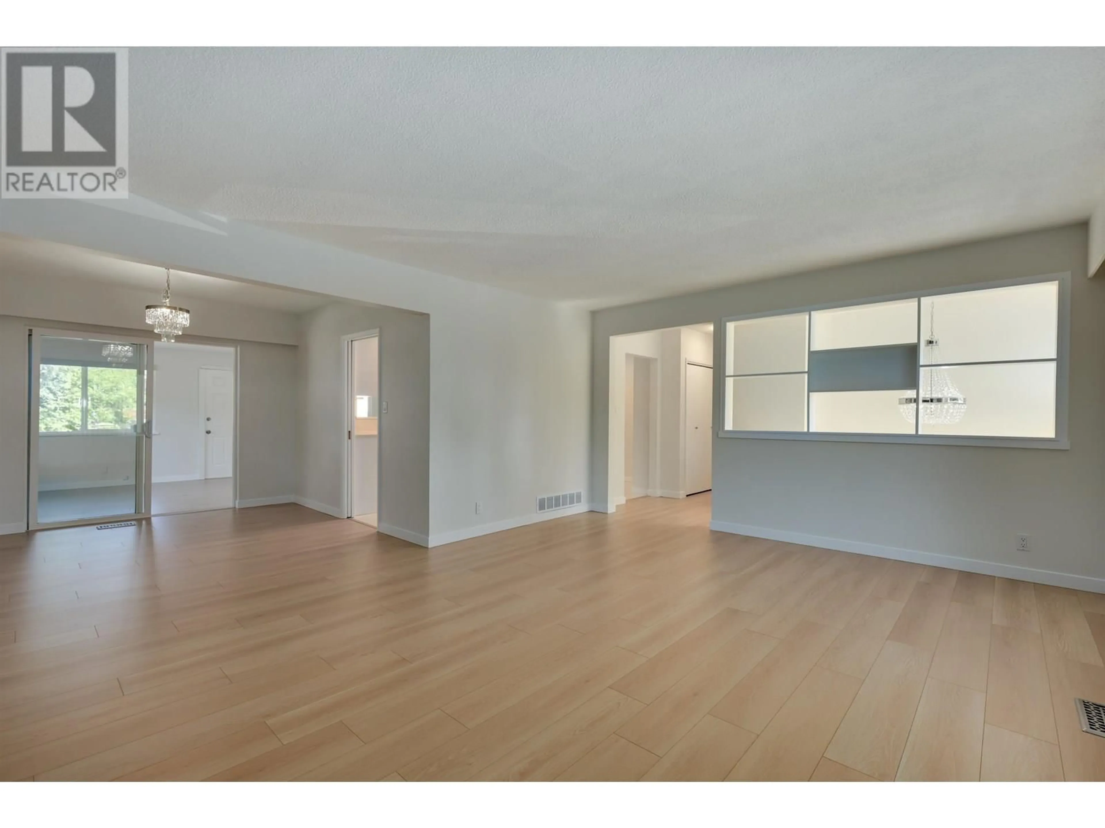 A pic of a room for 860 HOWARD AVENUE, Burnaby British Columbia V5B3R6