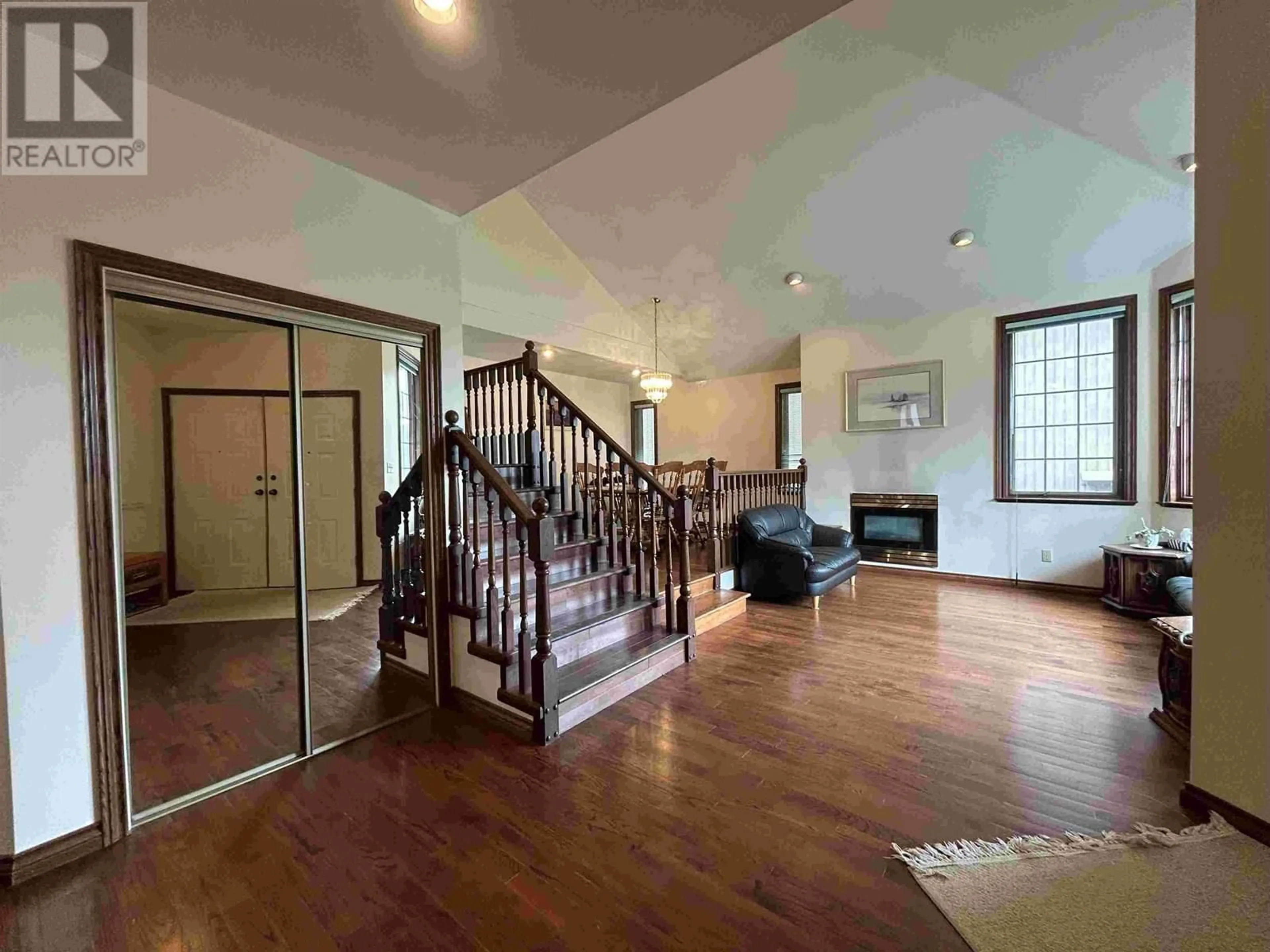 Indoor foyer for 7943 ROSEWOOD STREET, Burnaby British Columbia V5E2H4