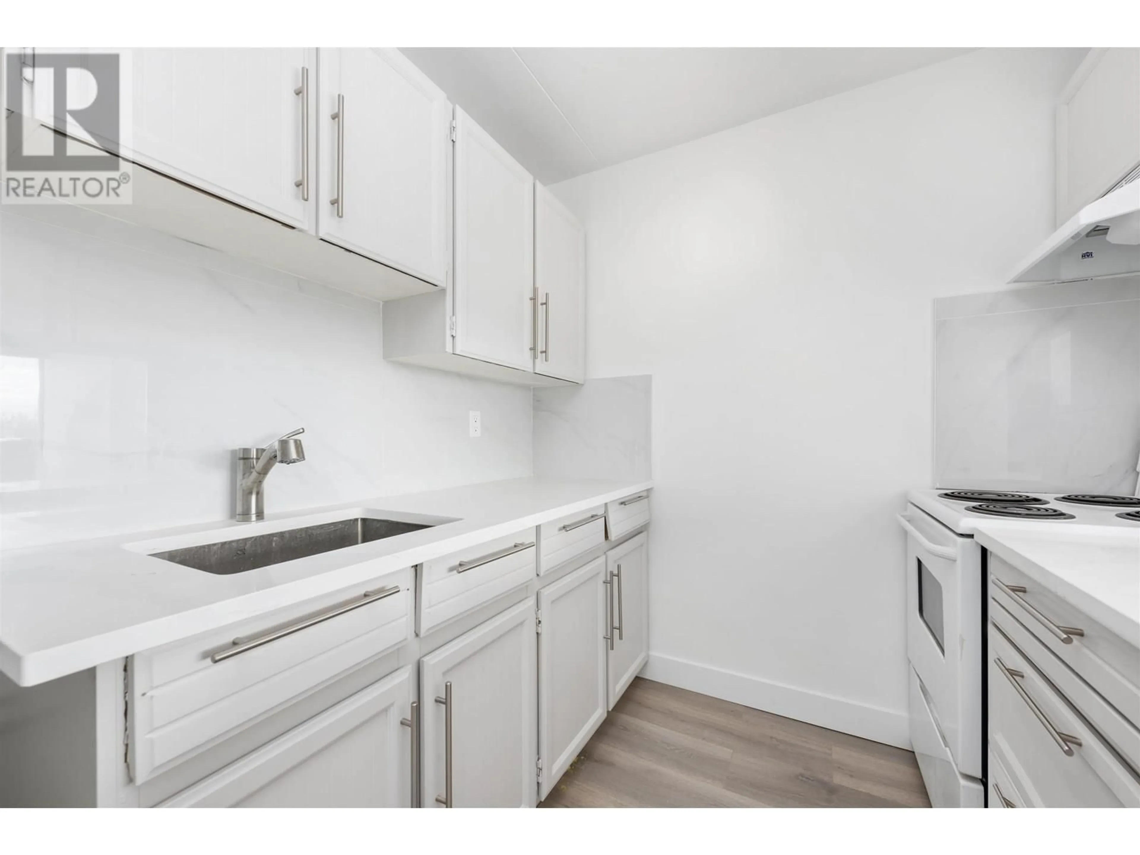 Standard kitchen, unknown for 808 - 6651 MINORU BOULEVARD, Richmond British Columbia V6Y1Z2
