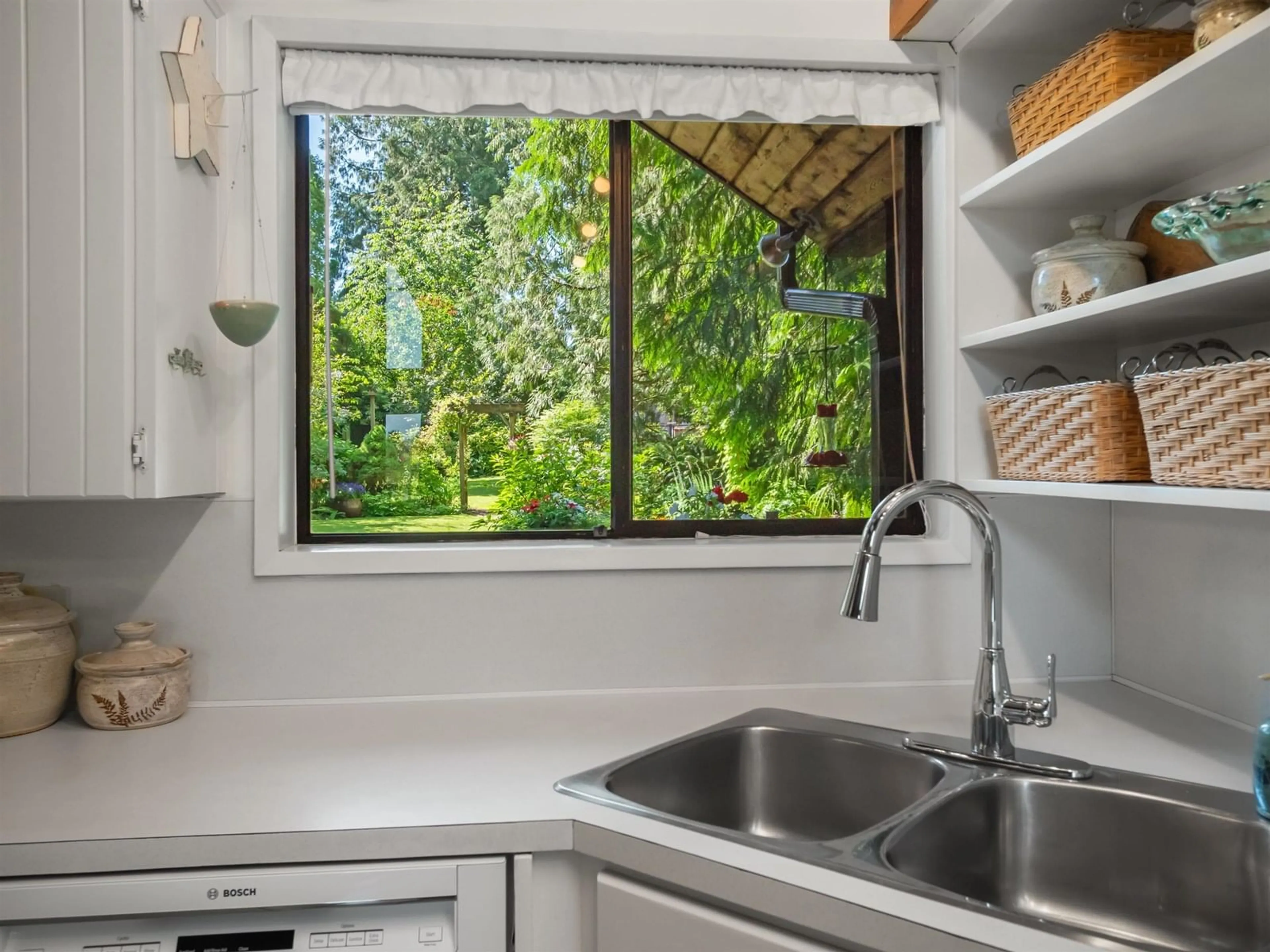 Standard kitchen, ceramic/tile floor for 20560 48, Langley British Columbia V3A3L6