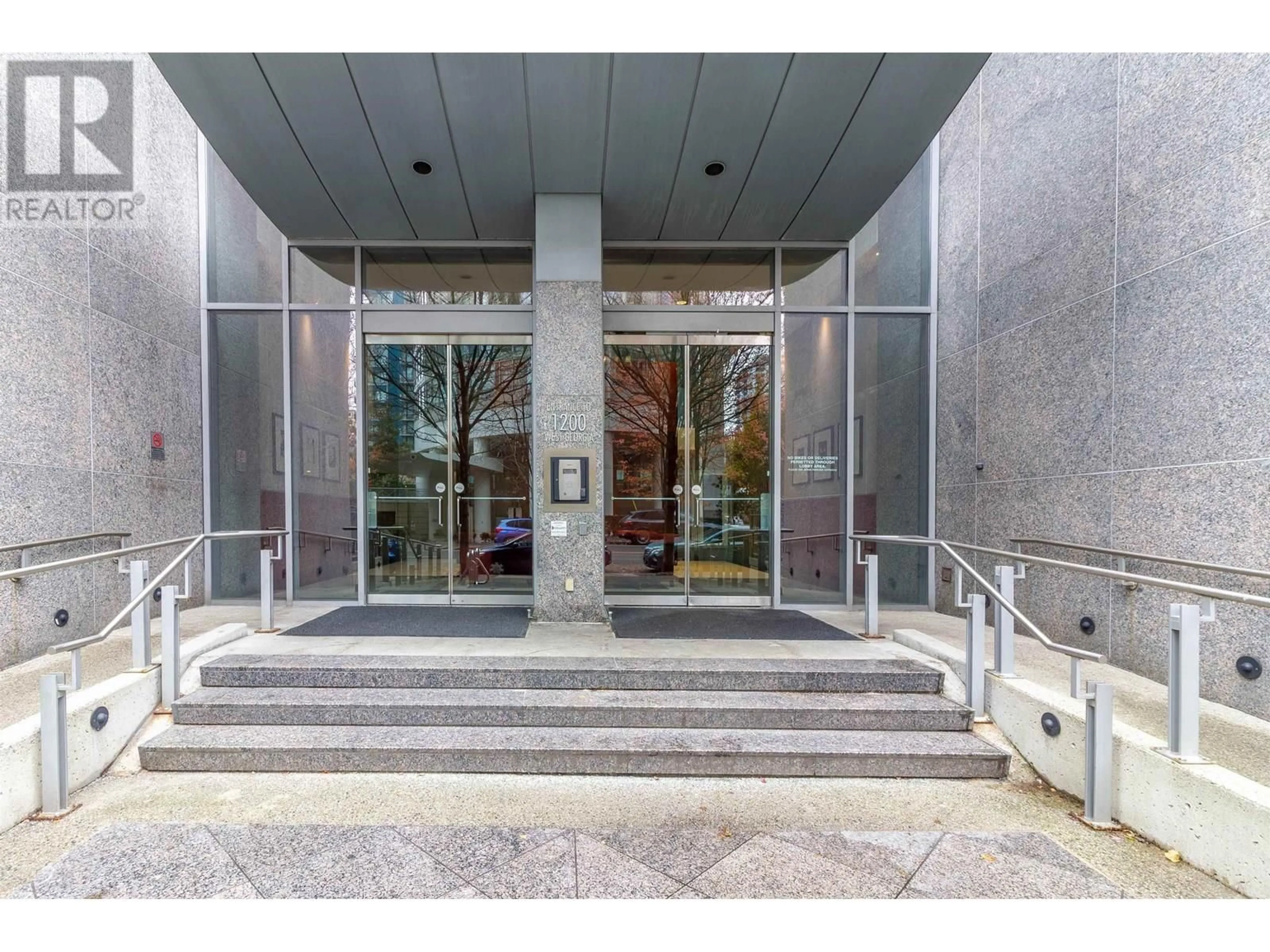 Indoor foyer for 1203 - 1200 GEORGIA STREET, Vancouver British Columbia V6E4R2
