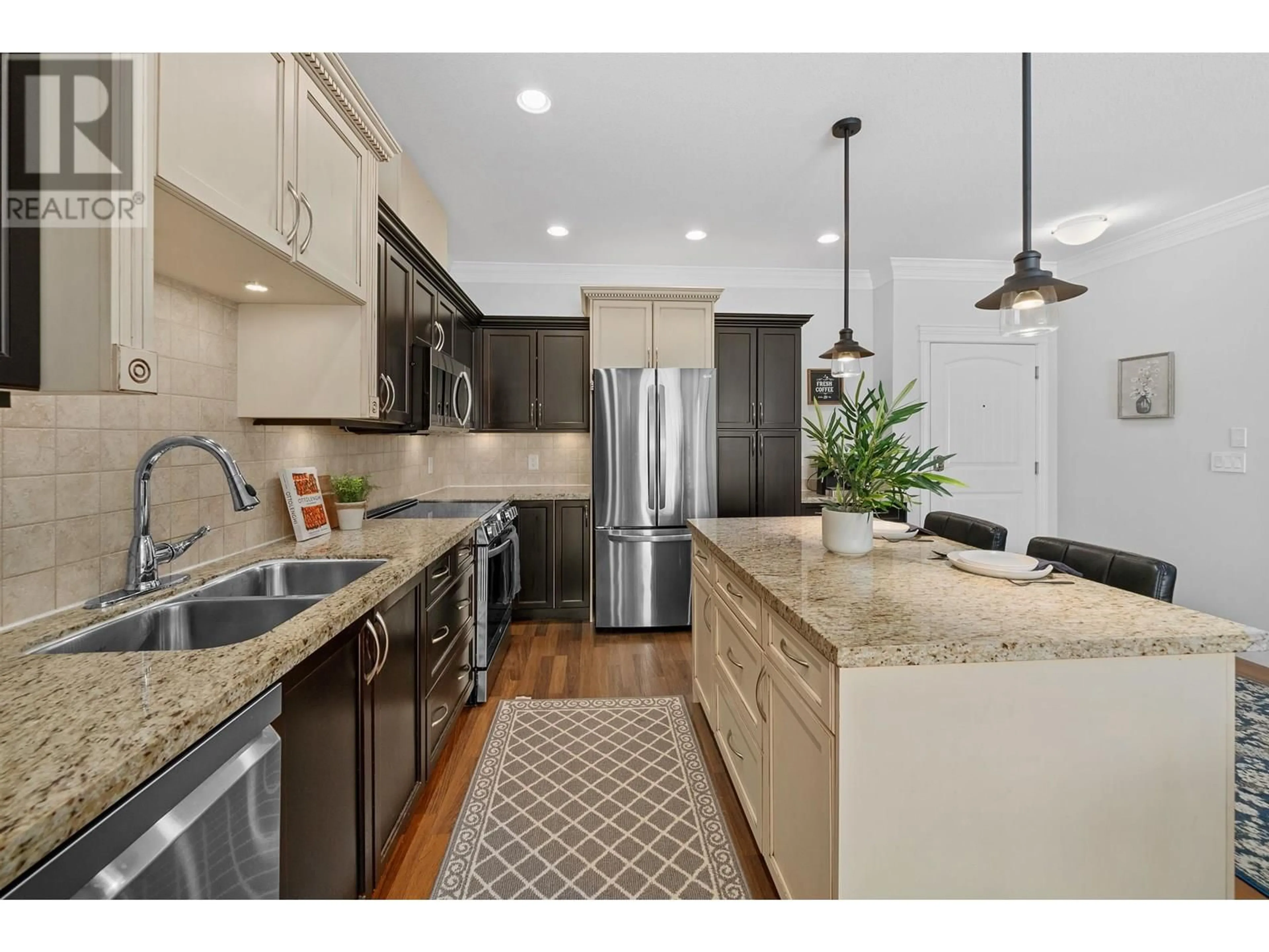 Open concept kitchen, ceramic/tile floor for 309 - 22150 DEWDNEY TRUNK ROAD, Maple Ridge British Columbia V2X3H6