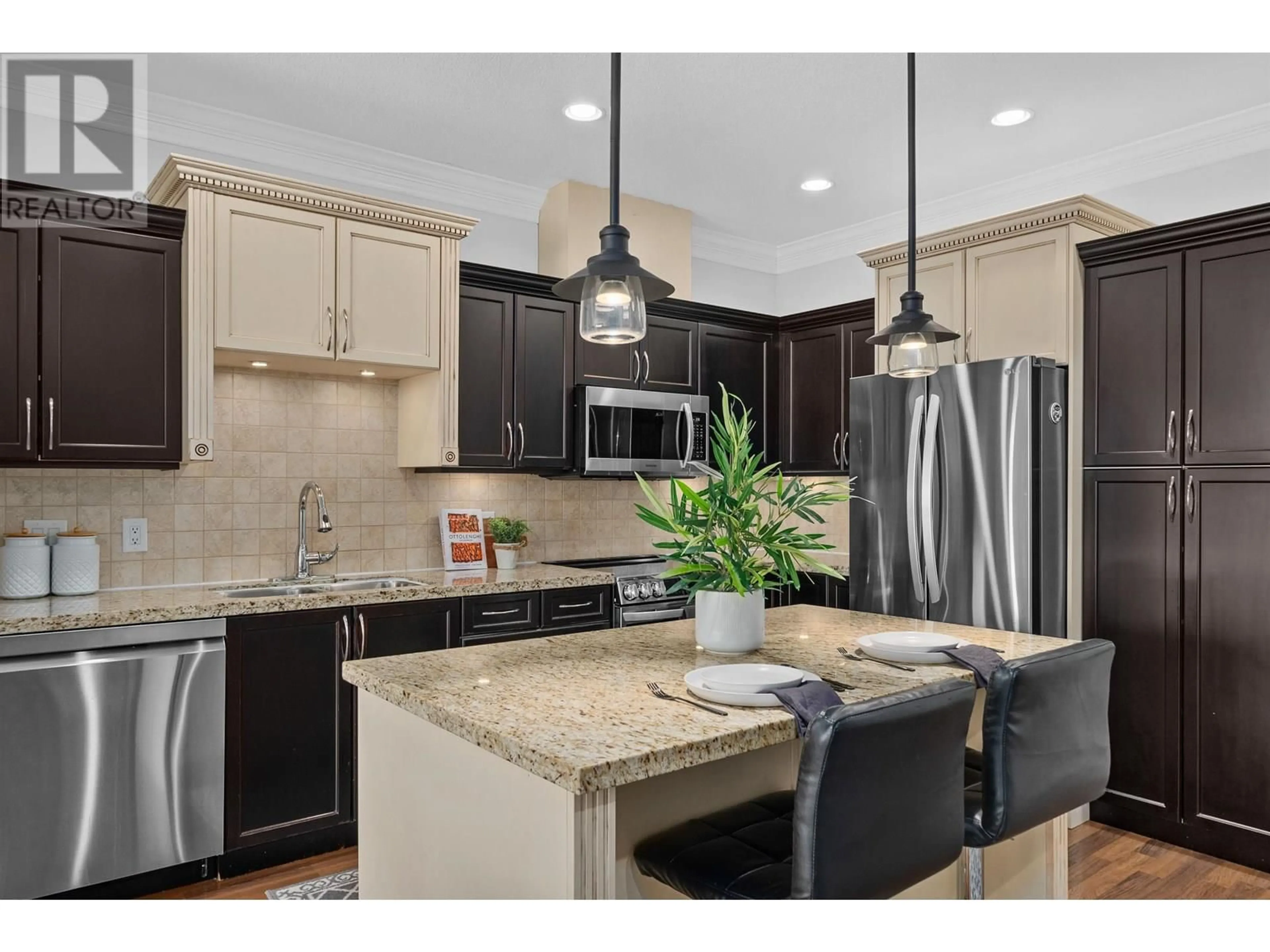 Open concept kitchen, ceramic/tile floor for 309 - 22150 DEWDNEY TRUNK ROAD, Maple Ridge British Columbia V2X3H6