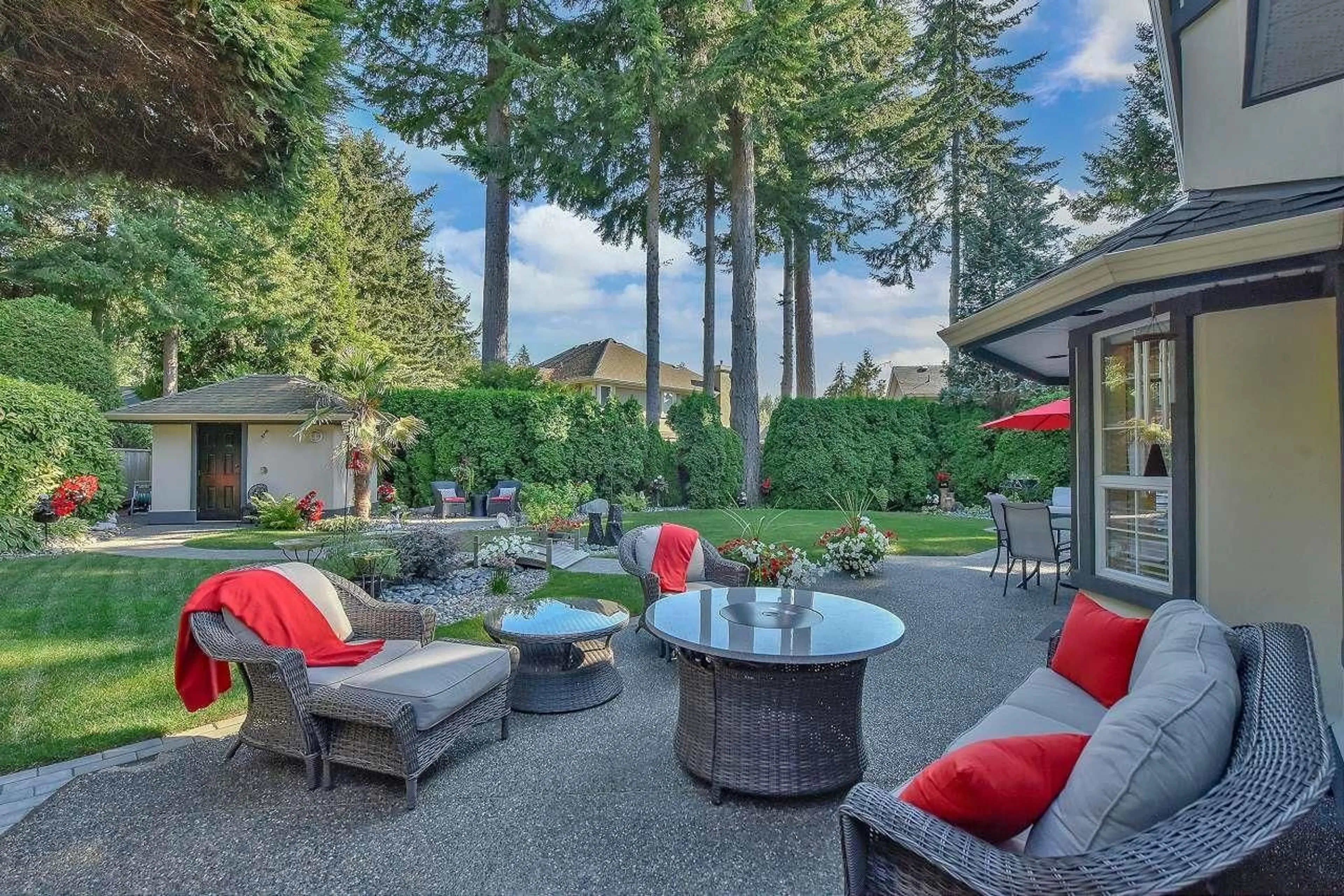 Patio, mountain view for 2316 140A, Surrey British Columbia V4A9V3