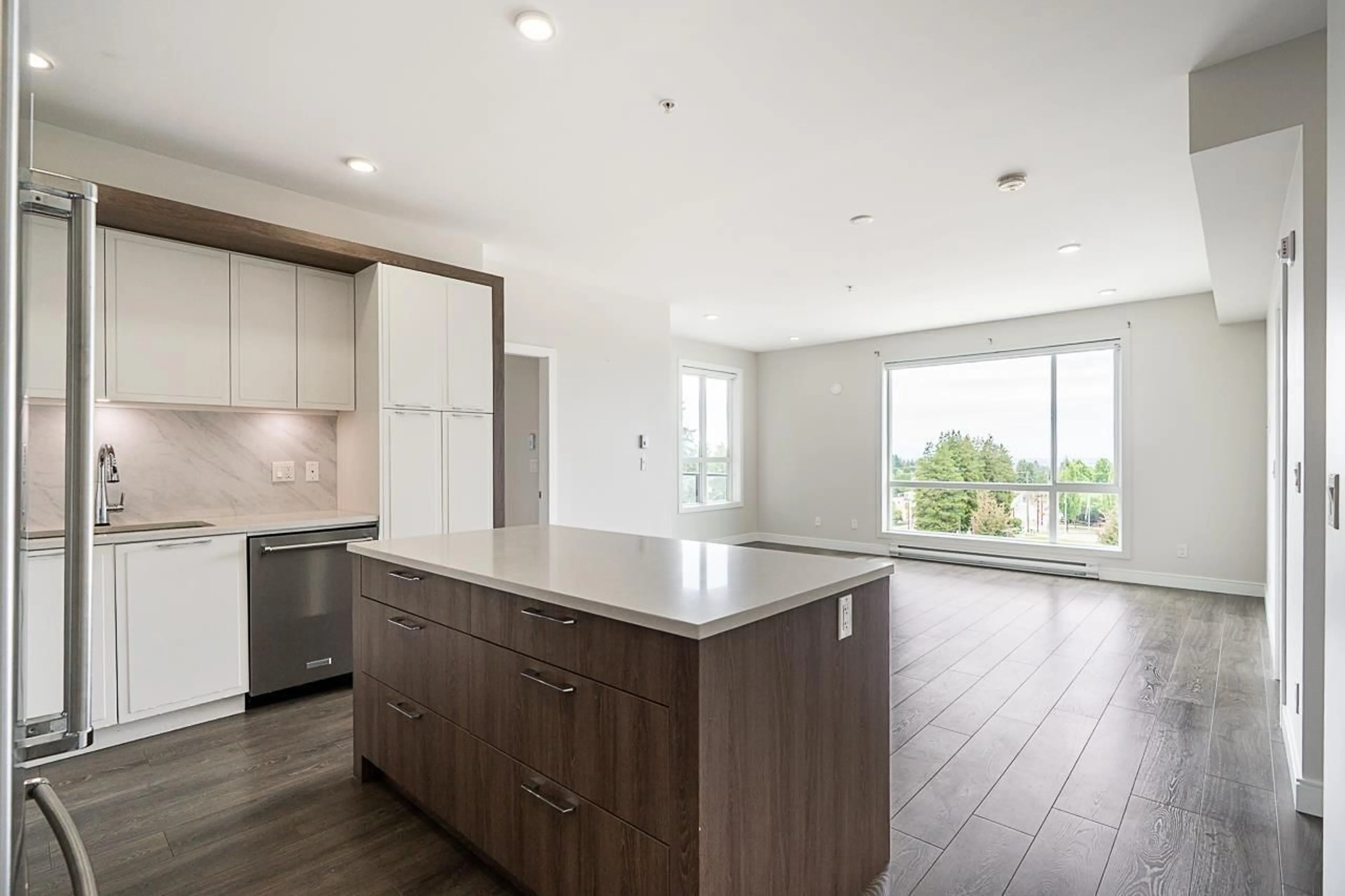 Open concept kitchen, unknown for 504 - 11501 84, Delta British Columbia V4C0C3