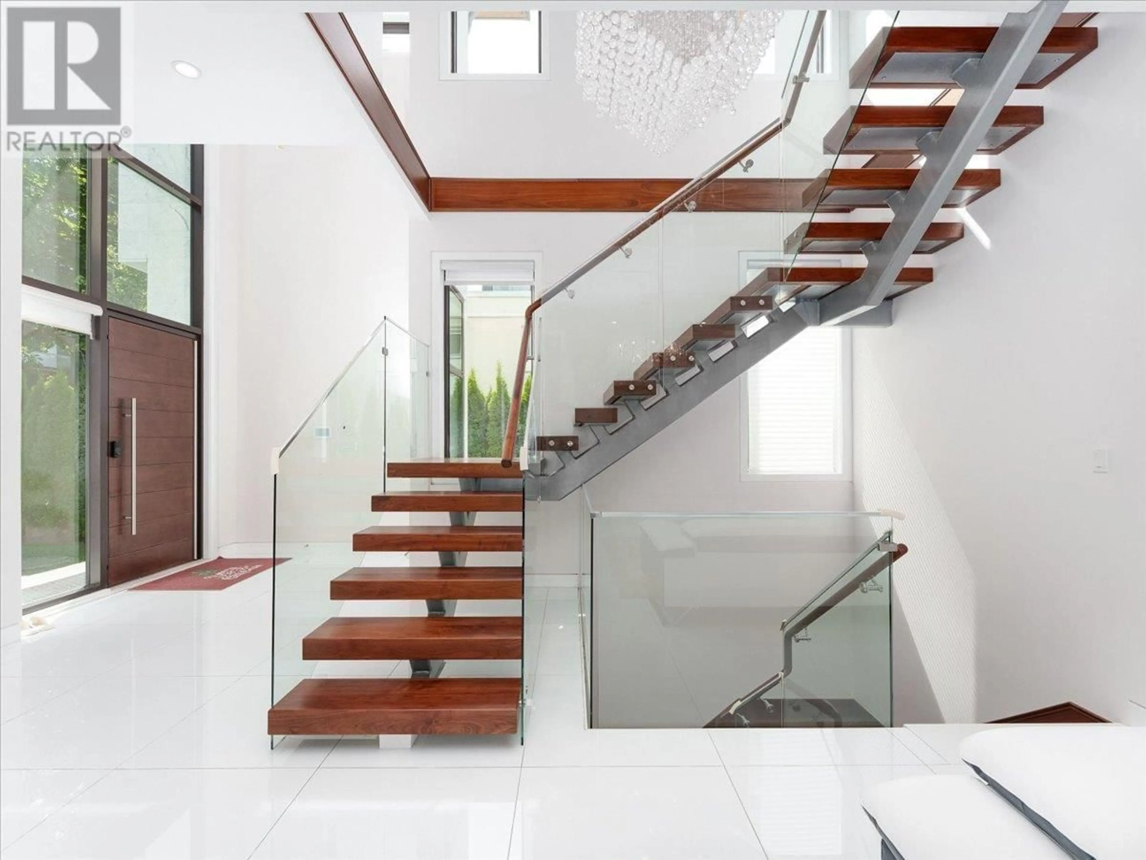 Stairs for 3011 27TH AVENUE, Vancouver British Columbia V6L1W6