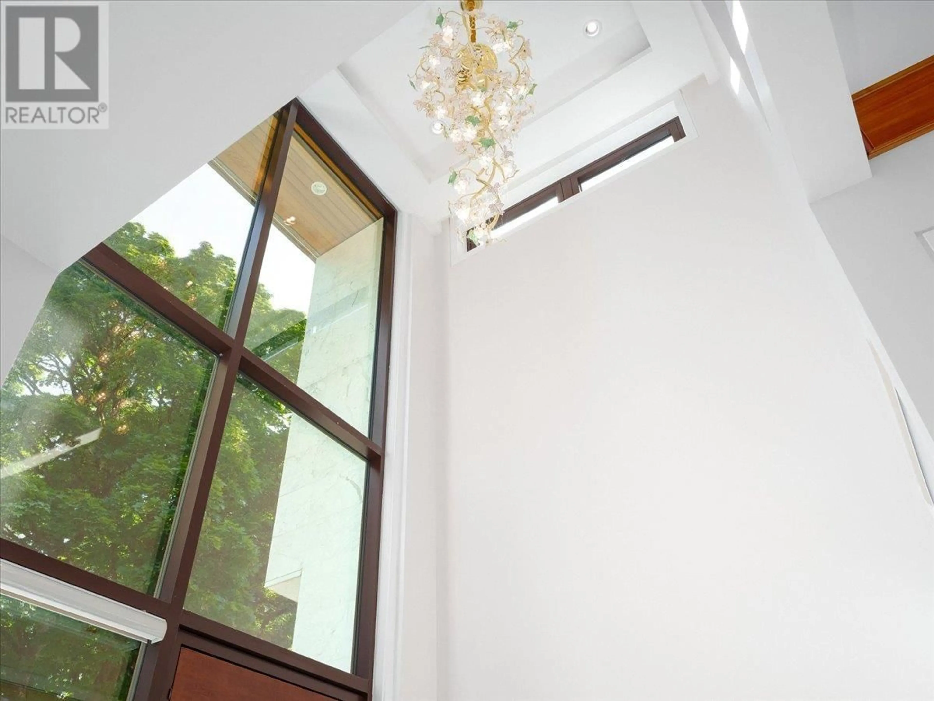 Indoor foyer for 3011 27TH AVENUE, Vancouver British Columbia V6L1W6