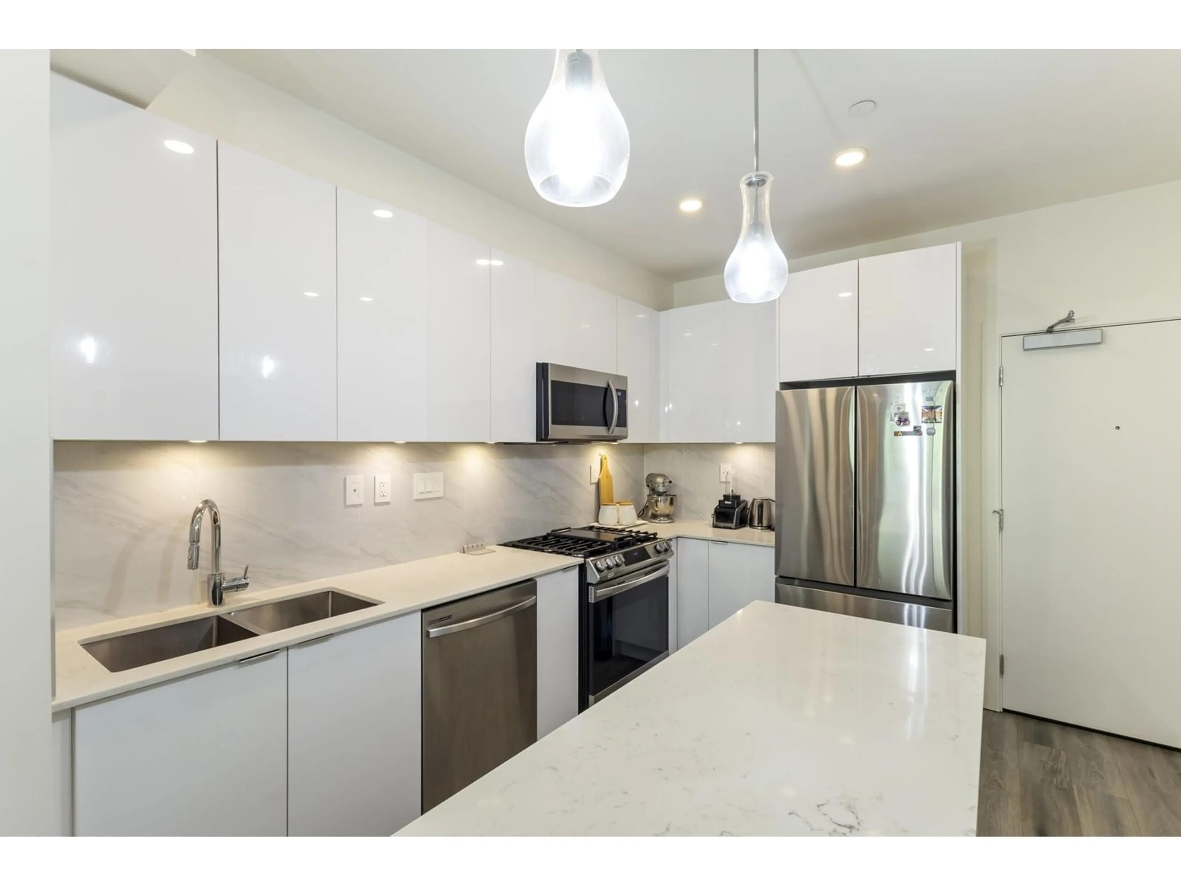 Open concept kitchen, ceramic/tile floor for B413 - 8447 202, Langley British Columbia V2Y4K2