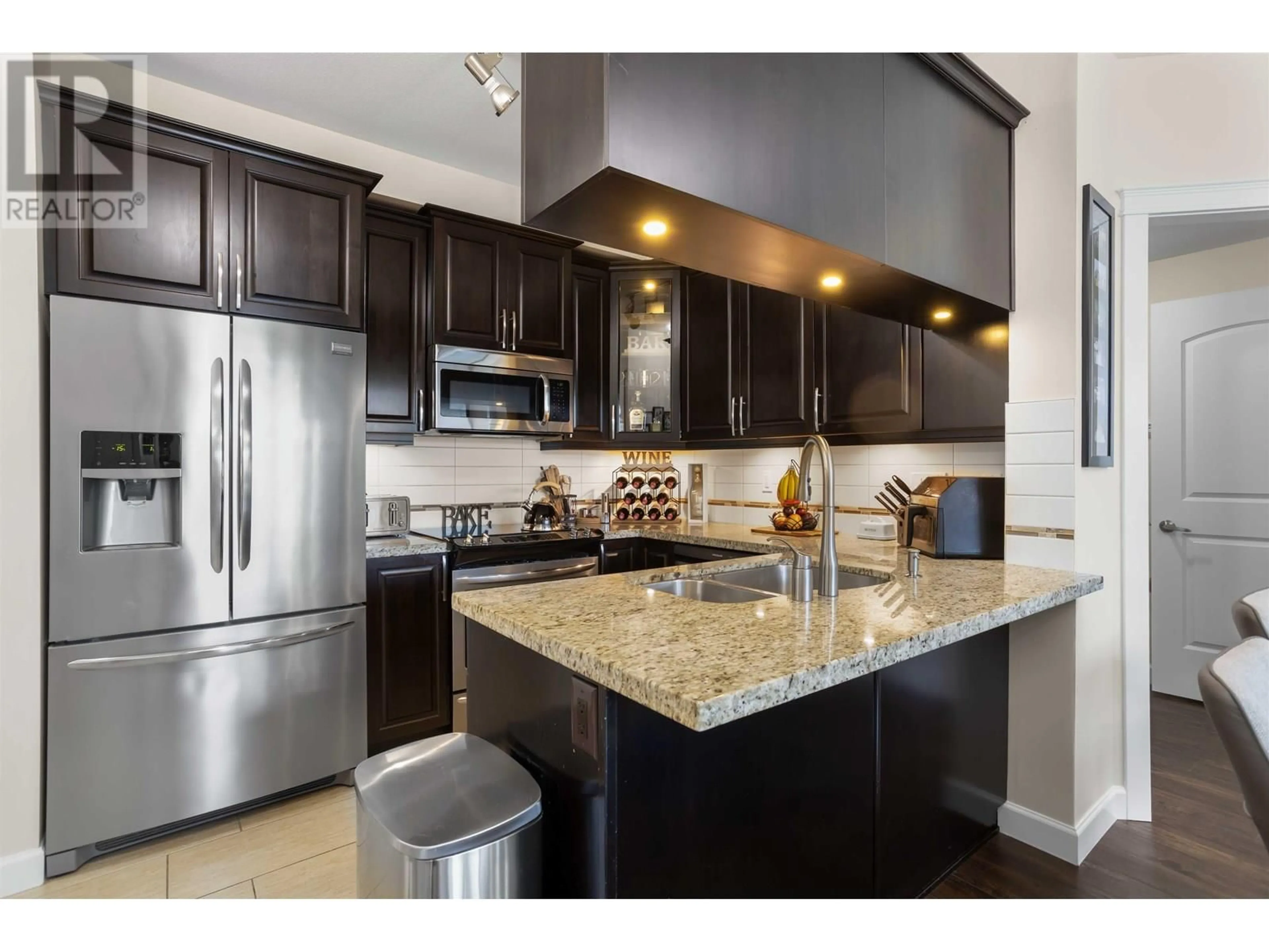 Open concept kitchen, ceramic/tile floor for 106 - 12655 190A STREET, Pitt Meadows British Columbia V3Y0E9