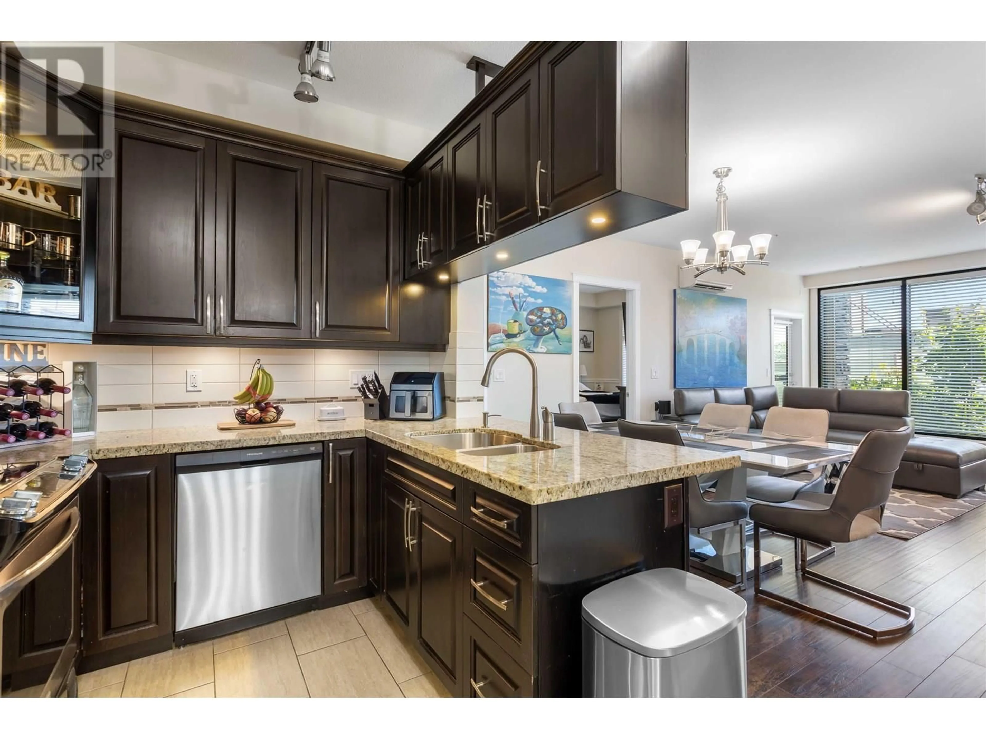 Open concept kitchen, ceramic/tile floor for 106 - 12655 190A STREET, Pitt Meadows British Columbia V3Y0E9