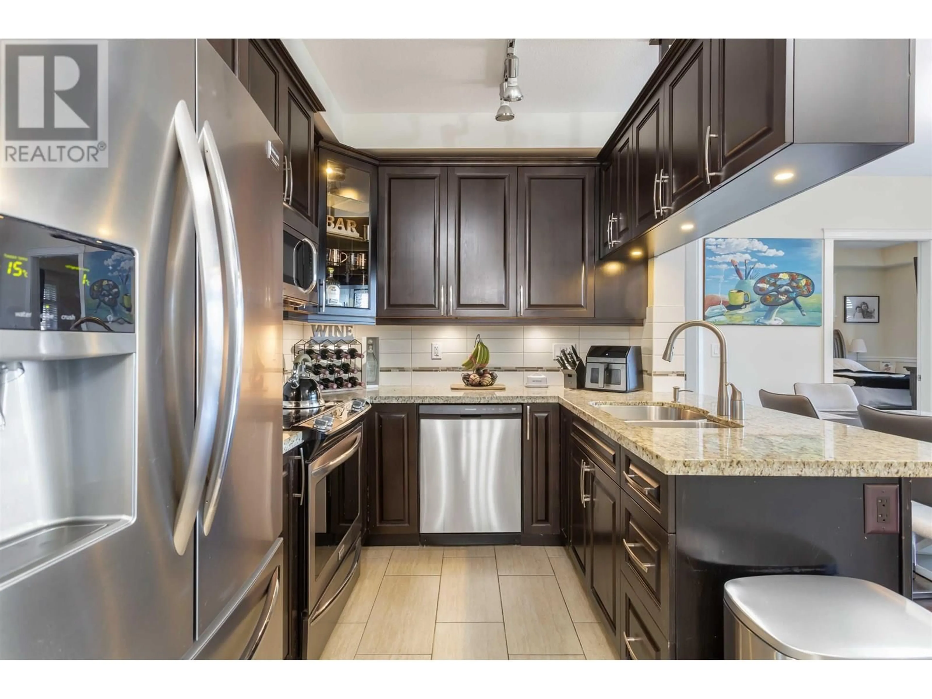 Open concept kitchen, ceramic/tile floor for 106 - 12655 190A STREET, Pitt Meadows British Columbia V3Y0E9