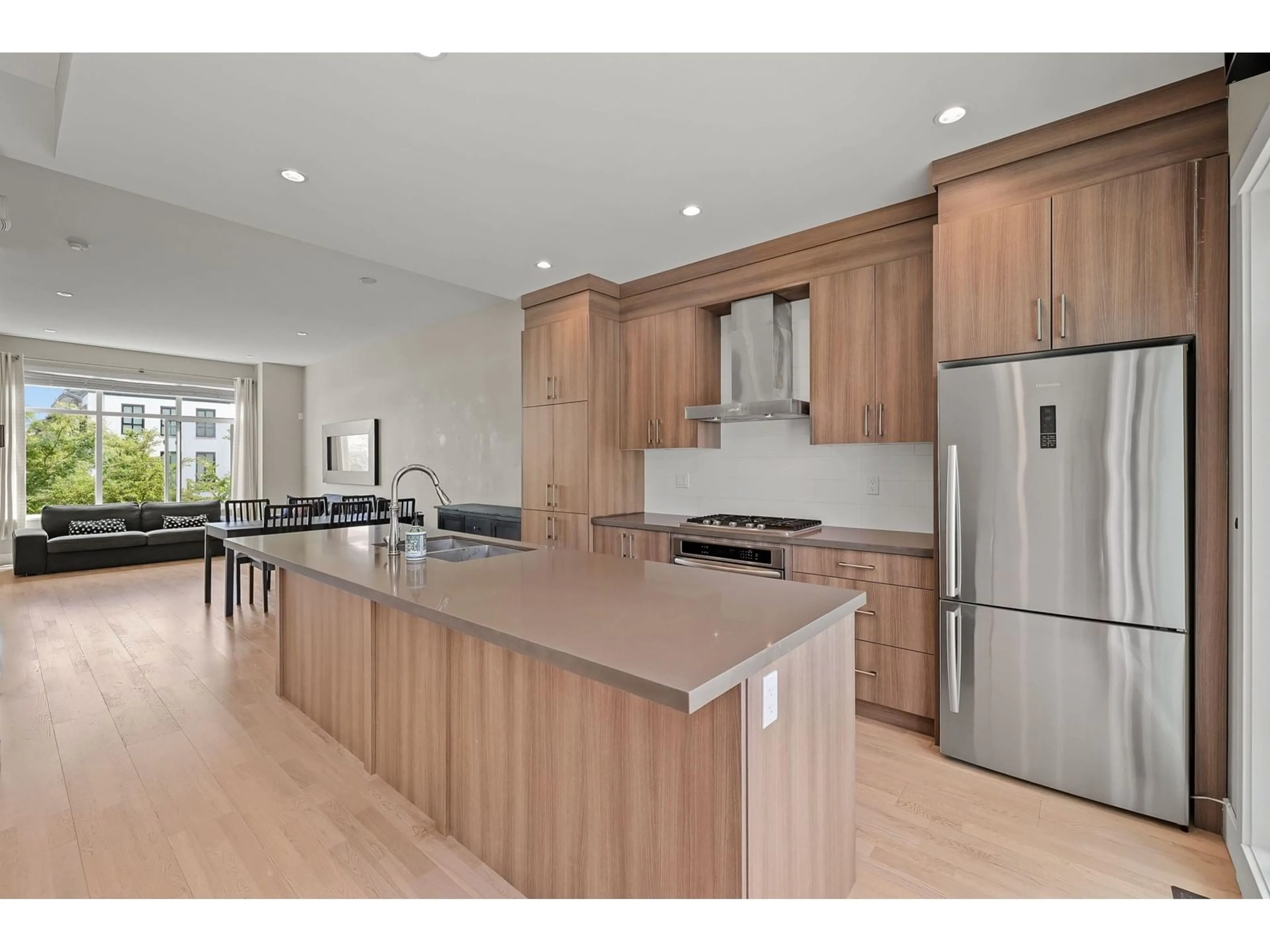 Open concept kitchen, wood/laminate floor for 62 - 2687 158, Surrey British Columbia V3Z6V3