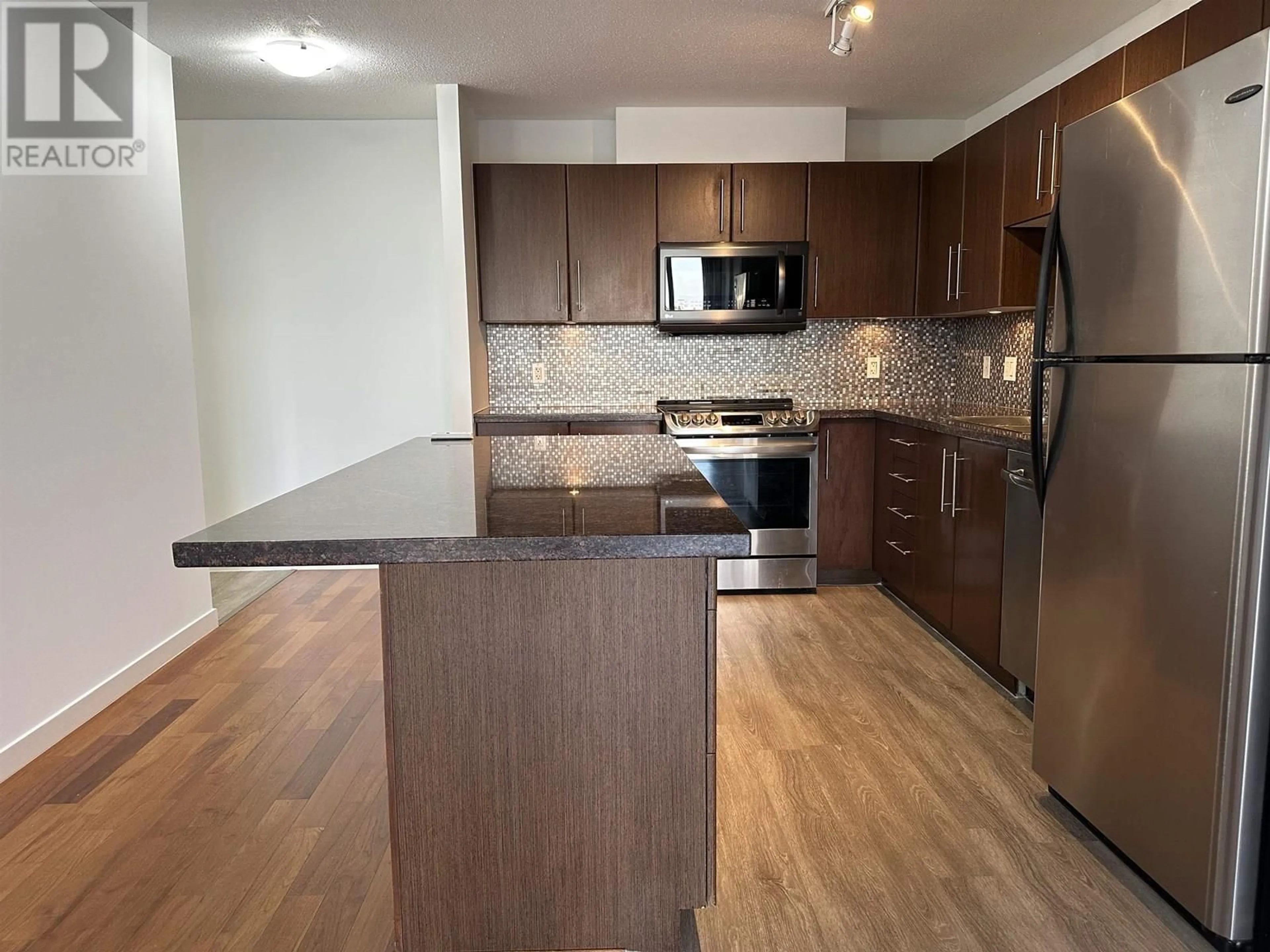 Standard kitchen, unknown for 604 - 2138 MADISON AVENUE, Burnaby British Columbia V5C6T6