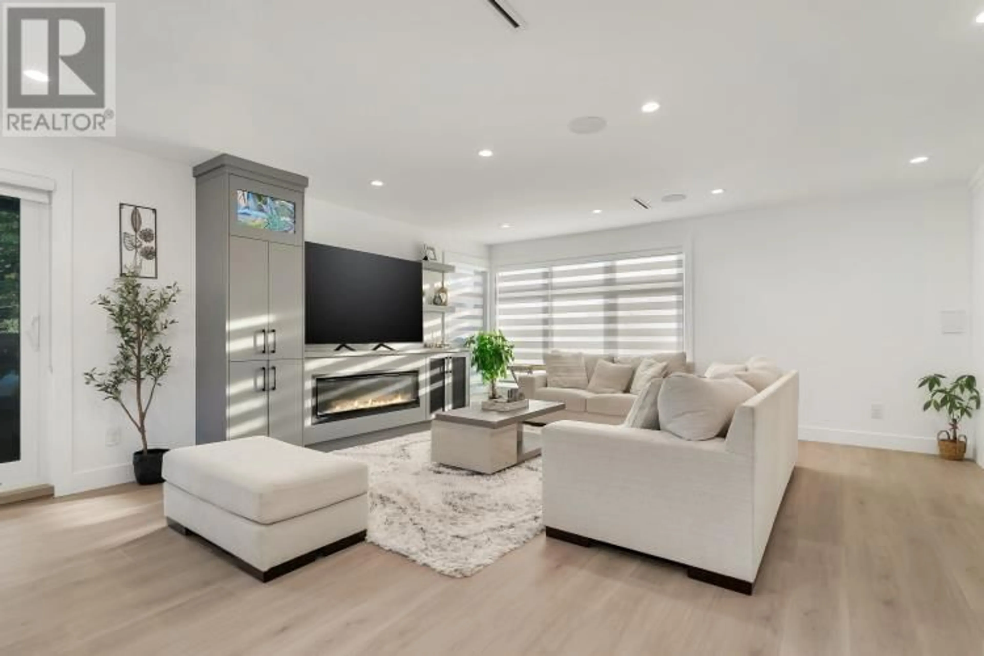 Living room with furniture, unknown for 1012 AUGUSTA AVENUE, Burnaby British Columbia V5A2V4