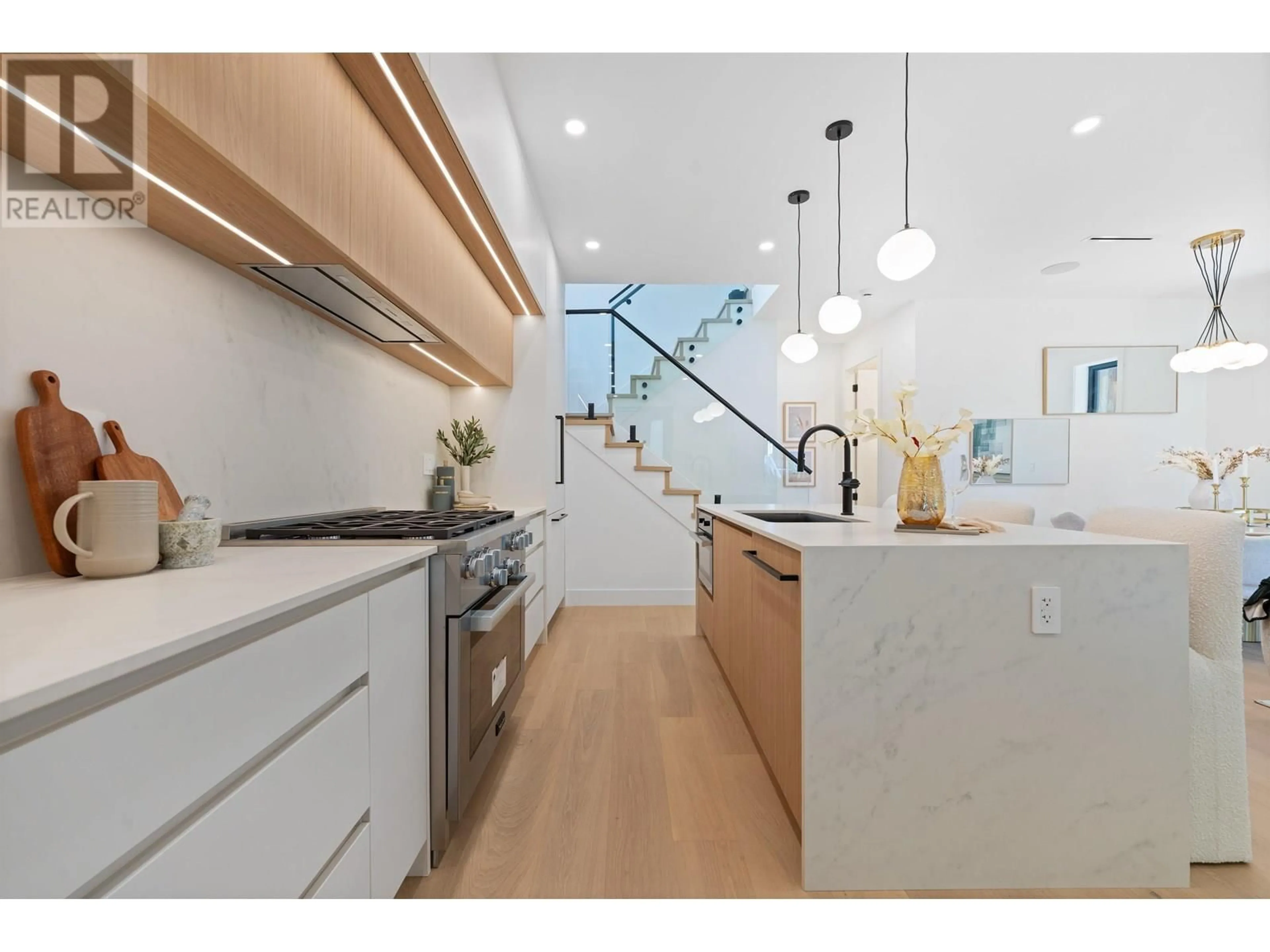 Contemporary kitchen, unknown for 1 - 2858 WEST 12TH AVENUE, Vancouver British Columbia V6K2P9