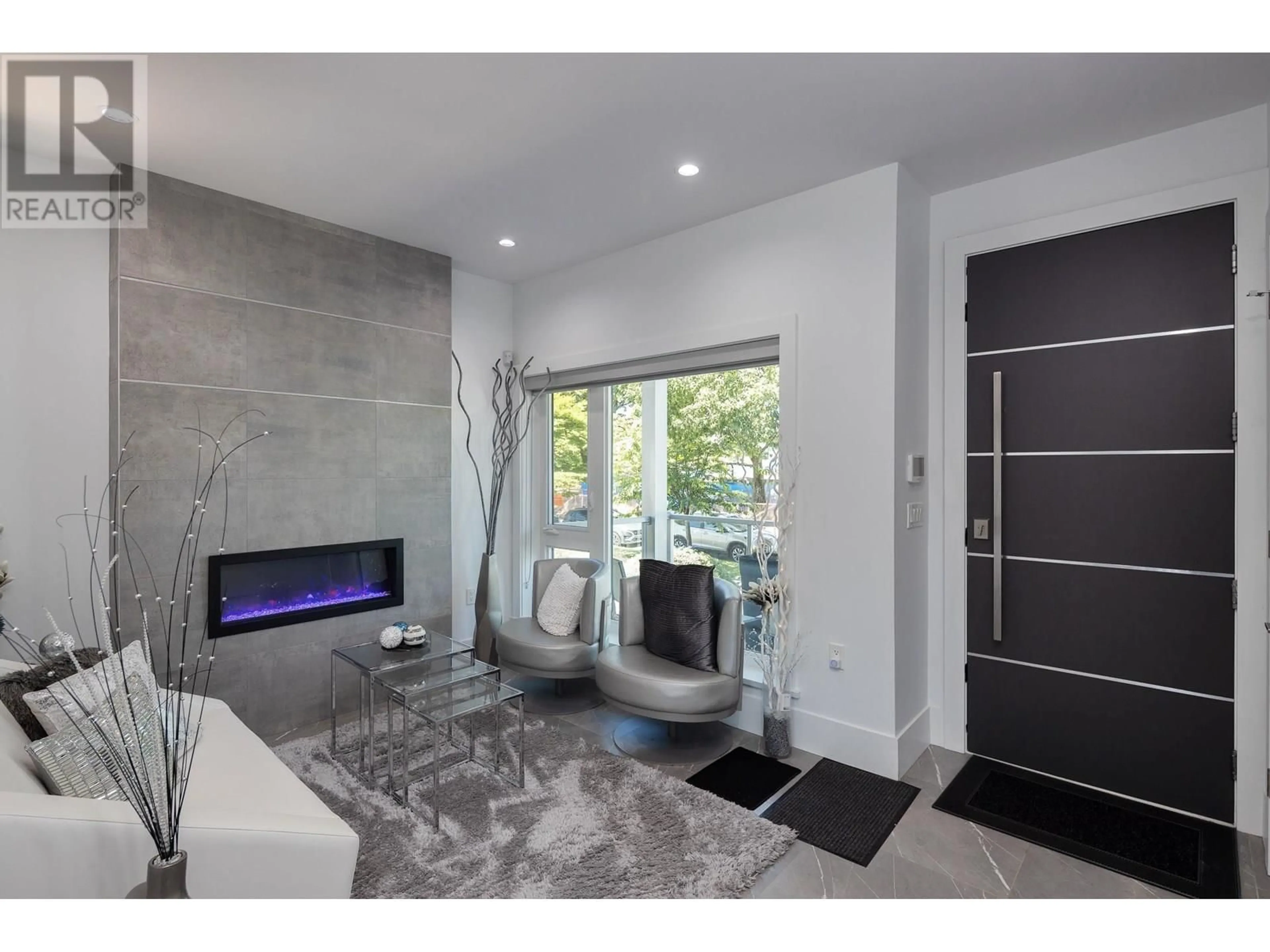 Indoor entryway for 250 53RD AVENUE, Vancouver British Columbia V5X1H9