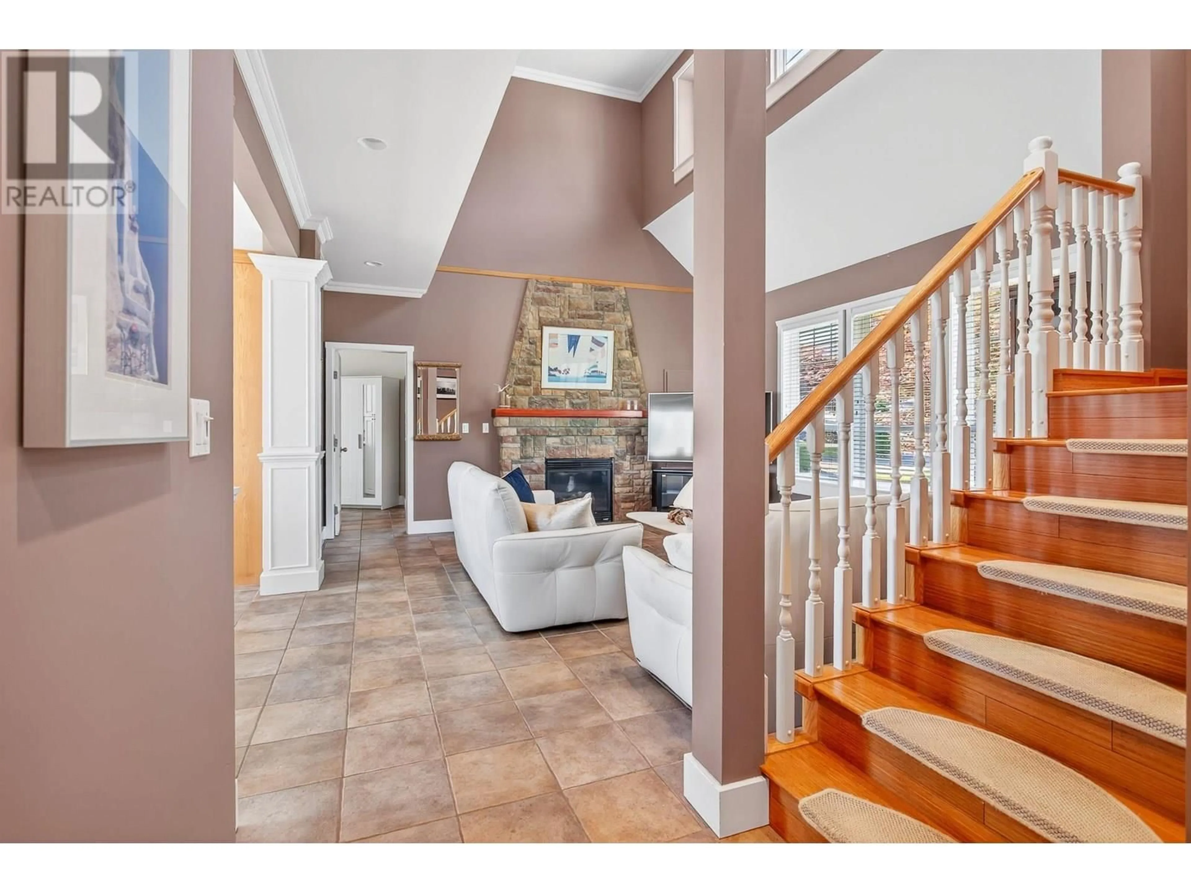 Indoor entryway for 1362 OXFORD STREET, Coquitlam British Columbia V3E3G4