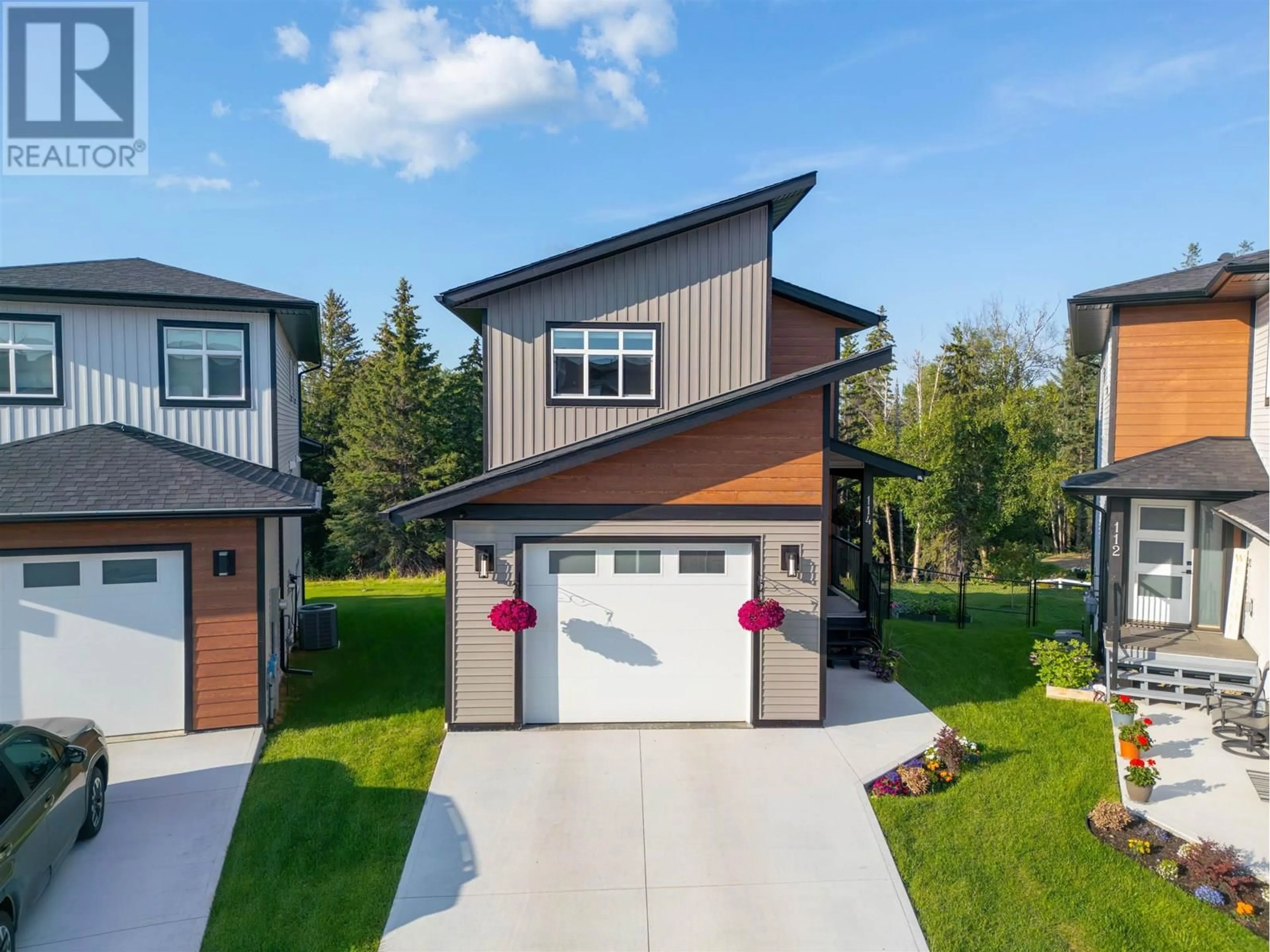 Home with vinyl exterior material, street for 114 - 6664 WESTMOUNT DRIVE, Prince George British Columbia V2N6R3