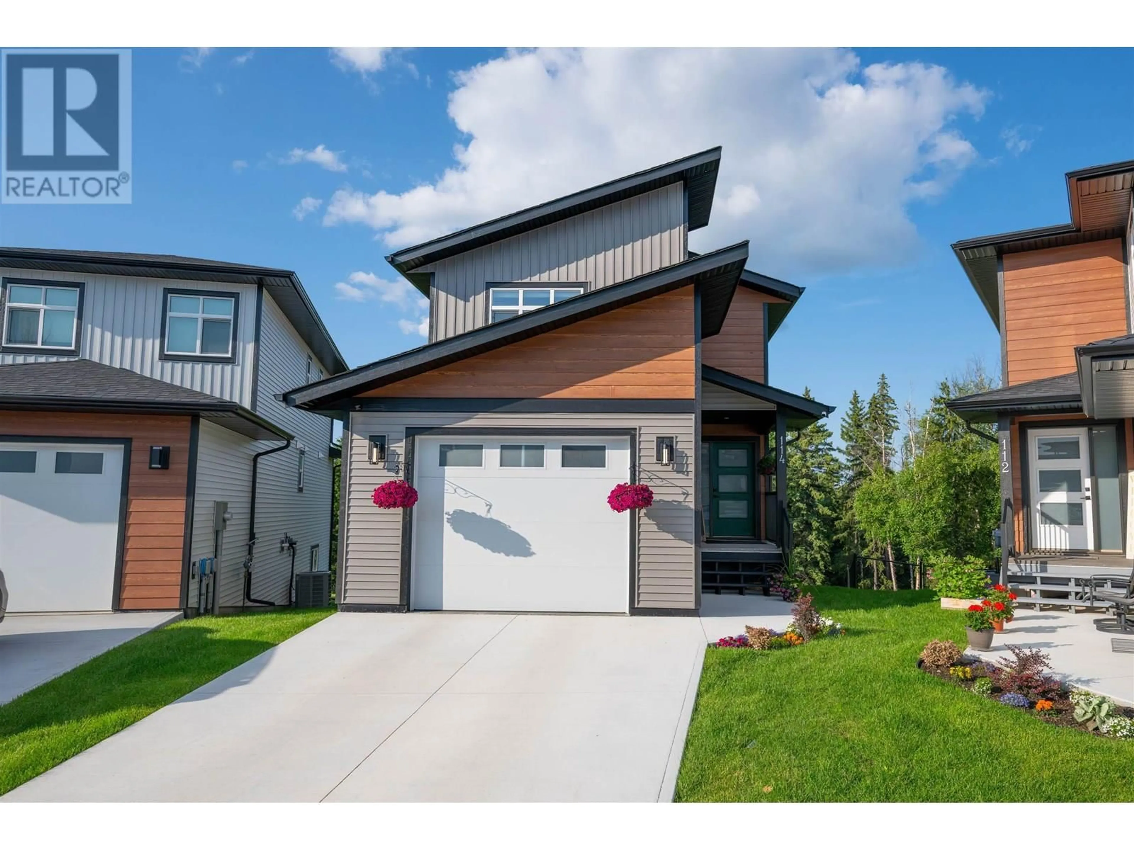 Home with vinyl exterior material, street for 114 - 6664 WESTMOUNT DRIVE, Prince George British Columbia V2N6R3