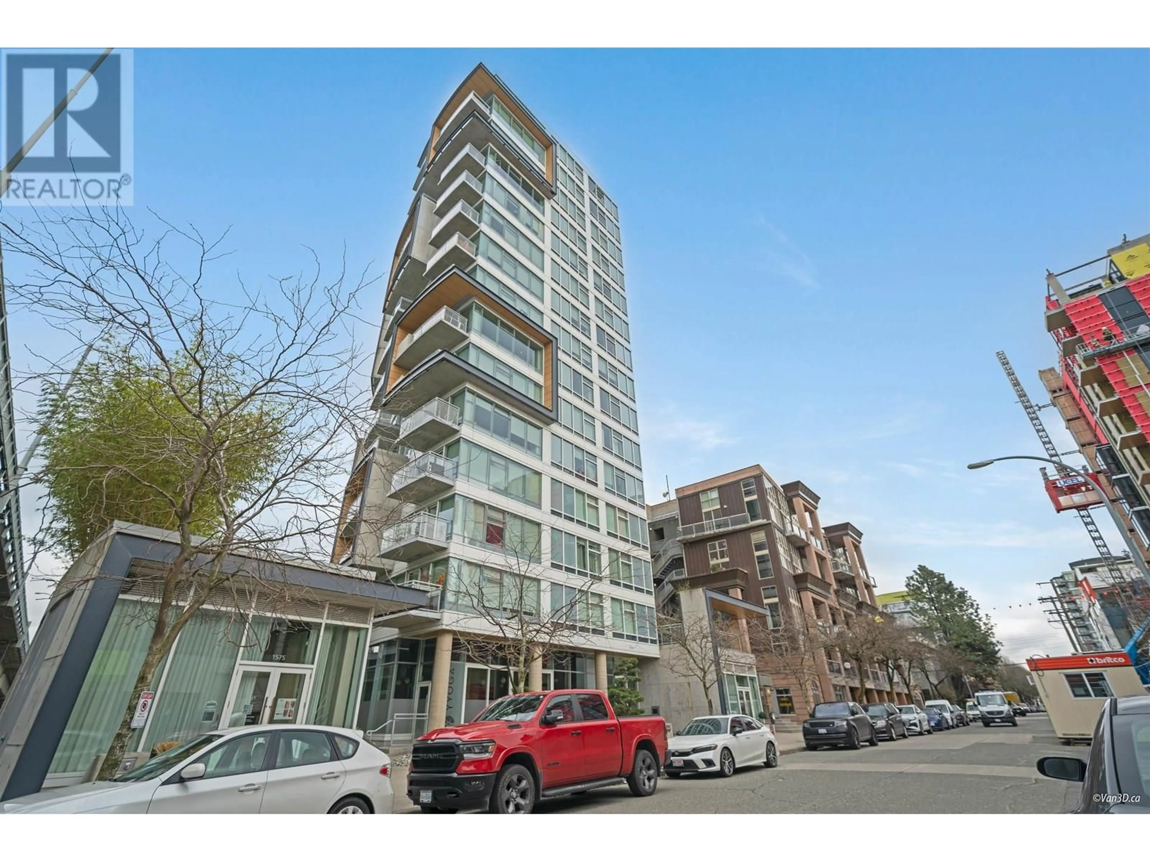 Indoor foyer for 205 - 1565 6TH AVENUE, Vancouver British Columbia V6J1R1