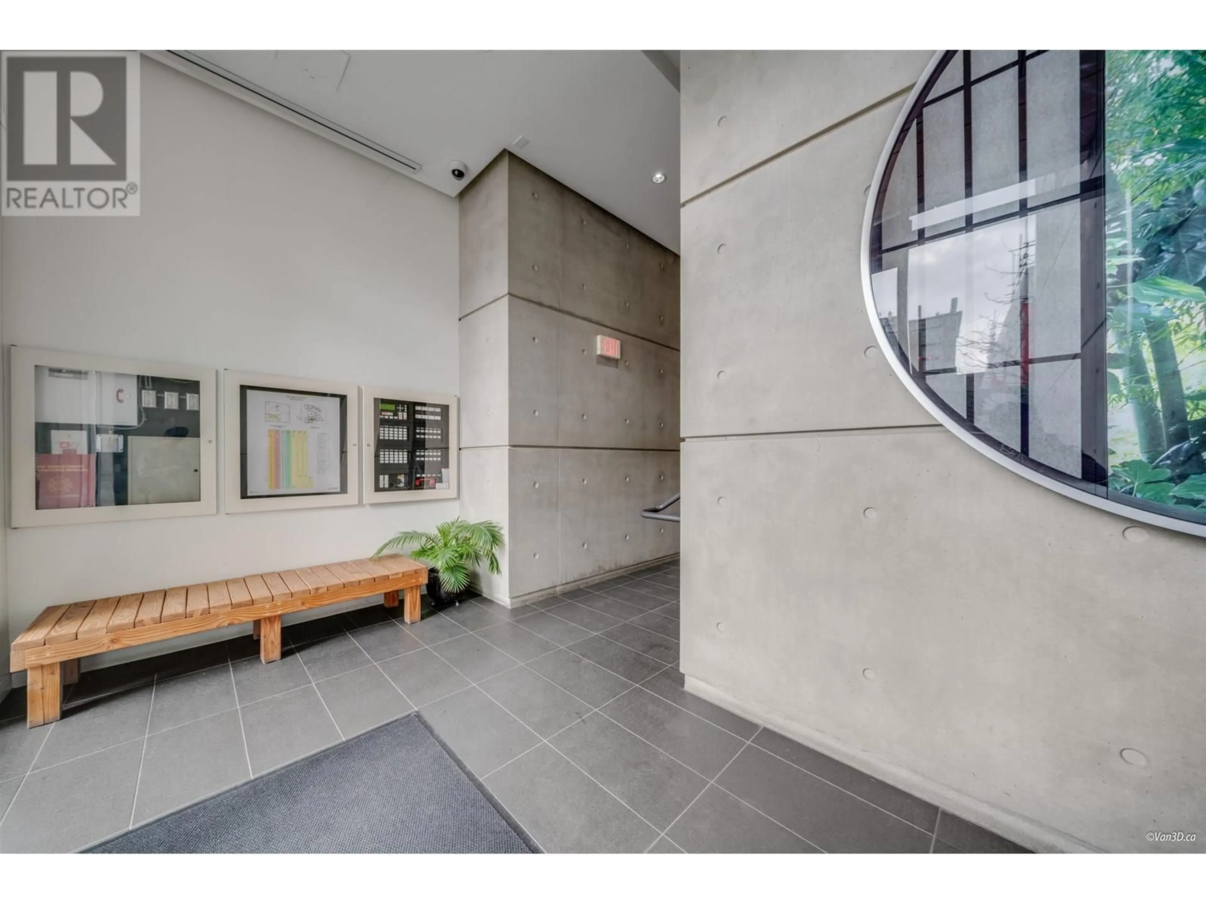 Indoor foyer for 205 - 1565 6TH AVENUE, Vancouver British Columbia V6J1R1