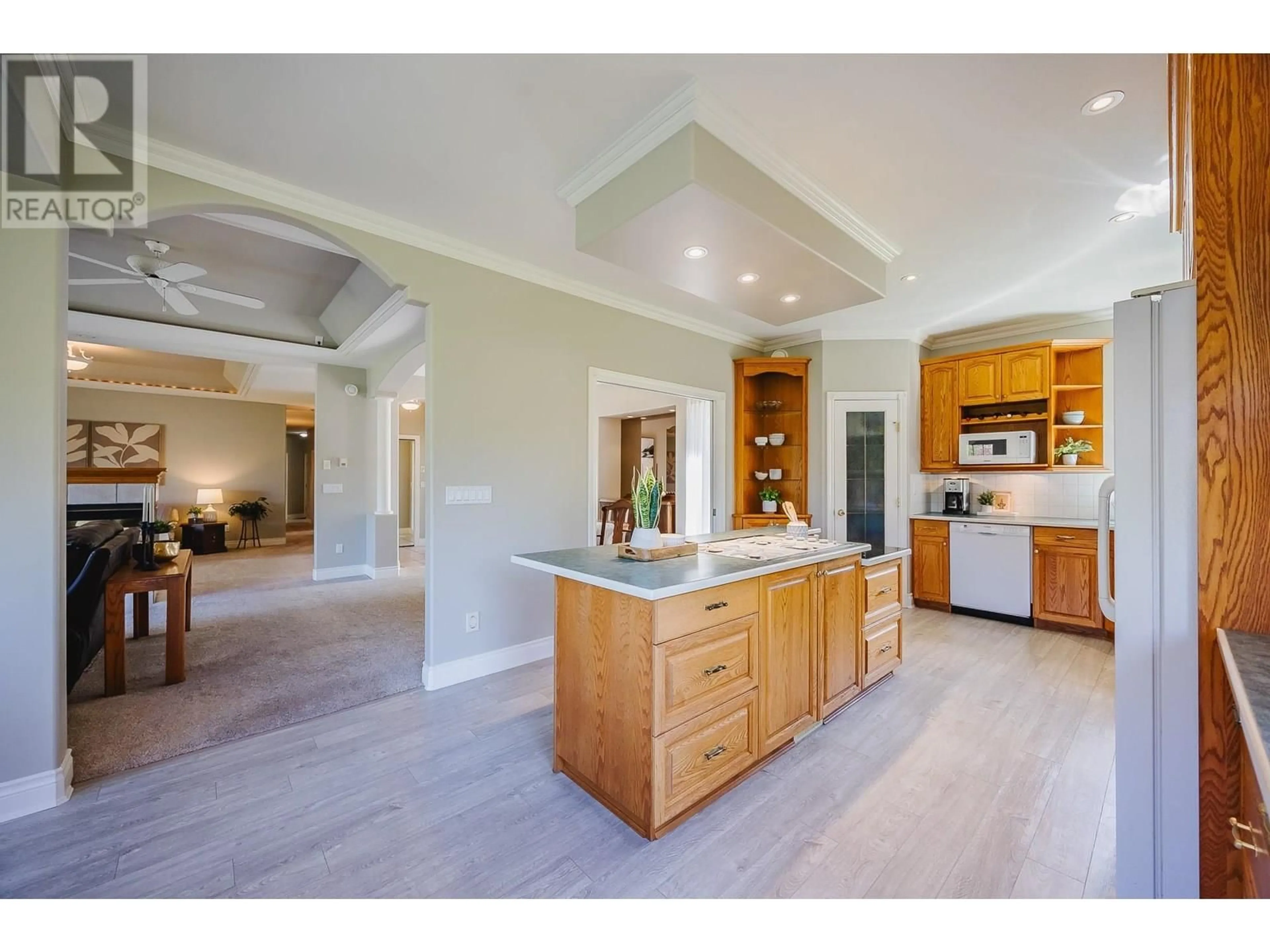 Open concept kitchen, unknown for 25131 130 AVENUE, Maple Ridge British Columbia V4R2G1