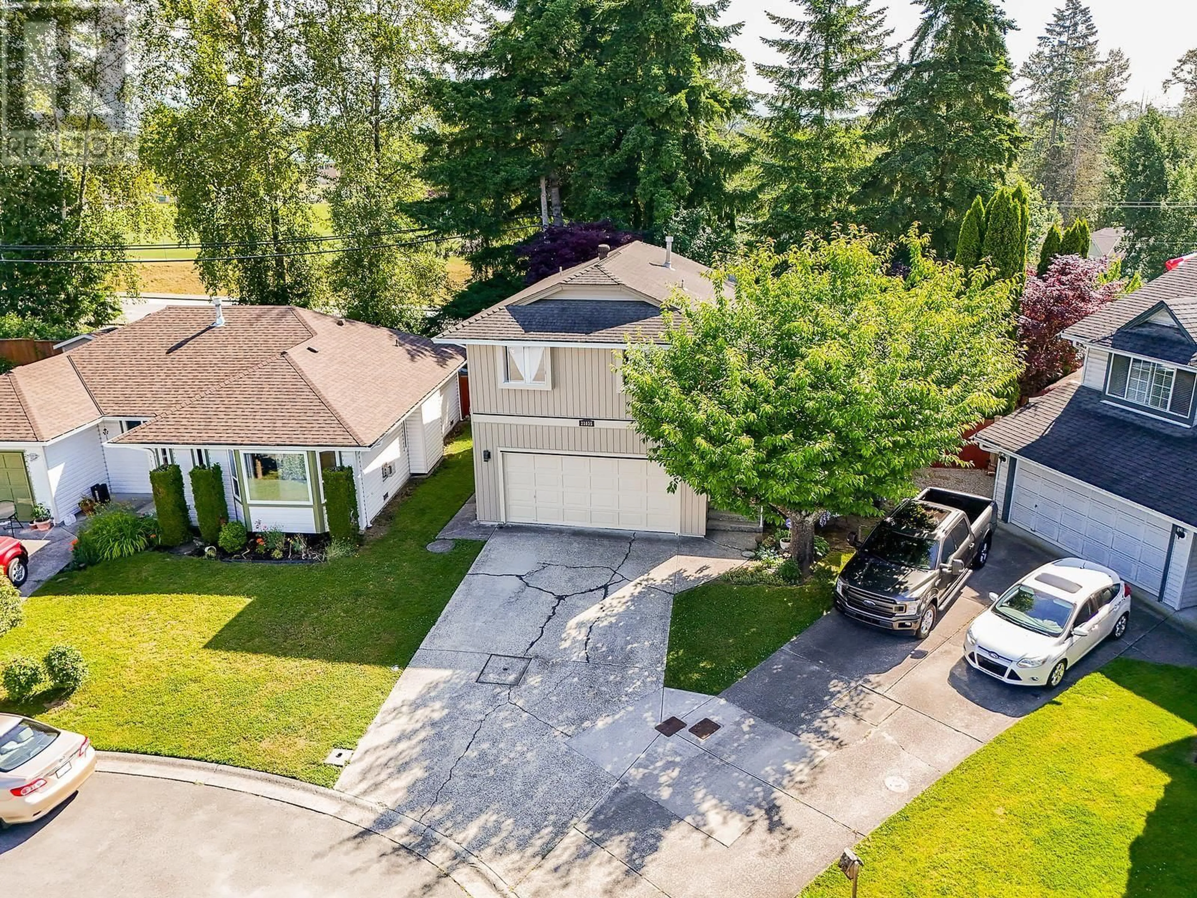 A pic from outside/outdoor area/front of a property/back of a property/a pic from drone, street for 23035 OLUND CRESCENT, Maple Ridge British Columbia V2X0E8