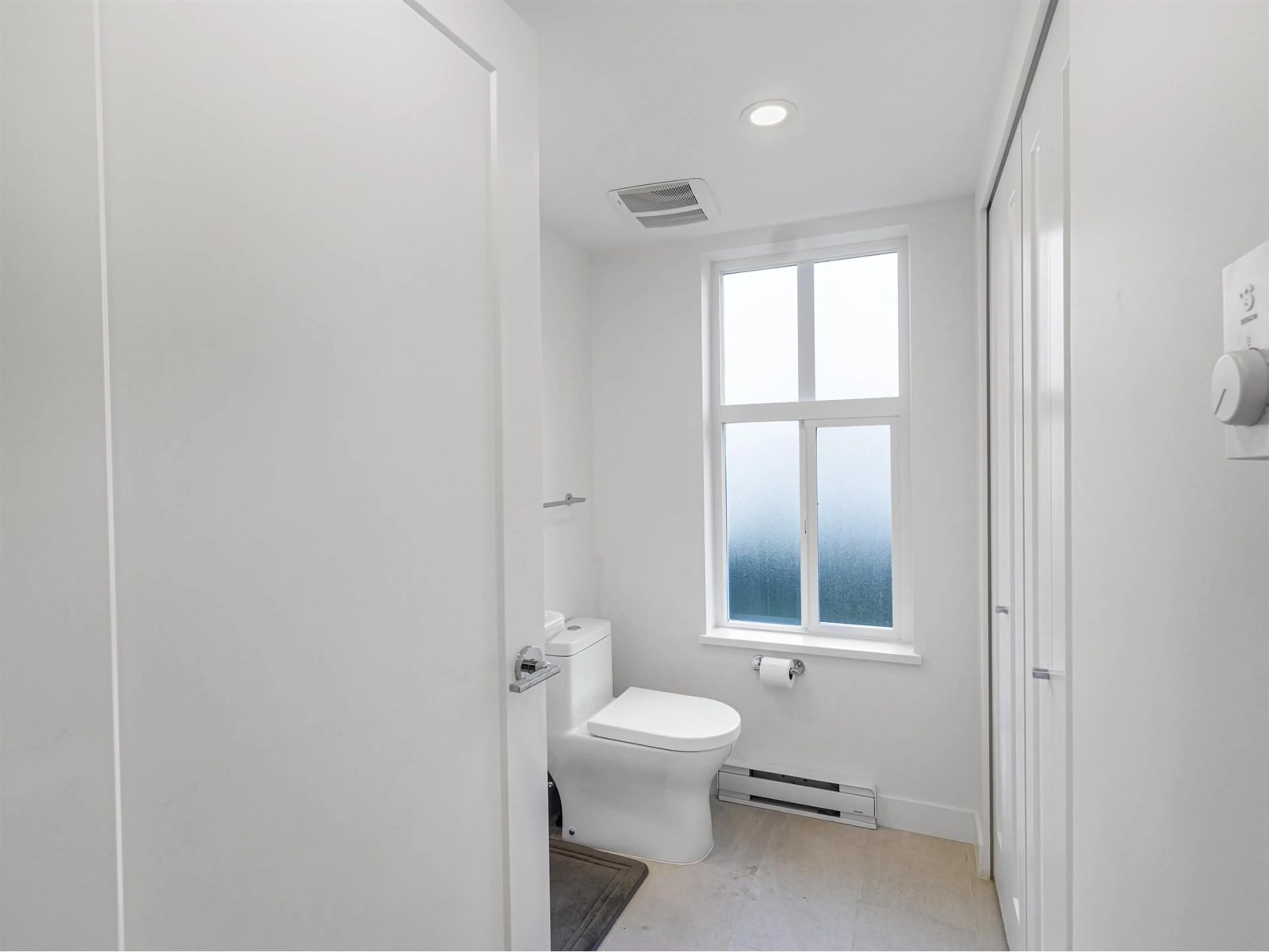 Standard bathroom, unknown for 168 - 14150 58A, Surrey British Columbia V3X0L1