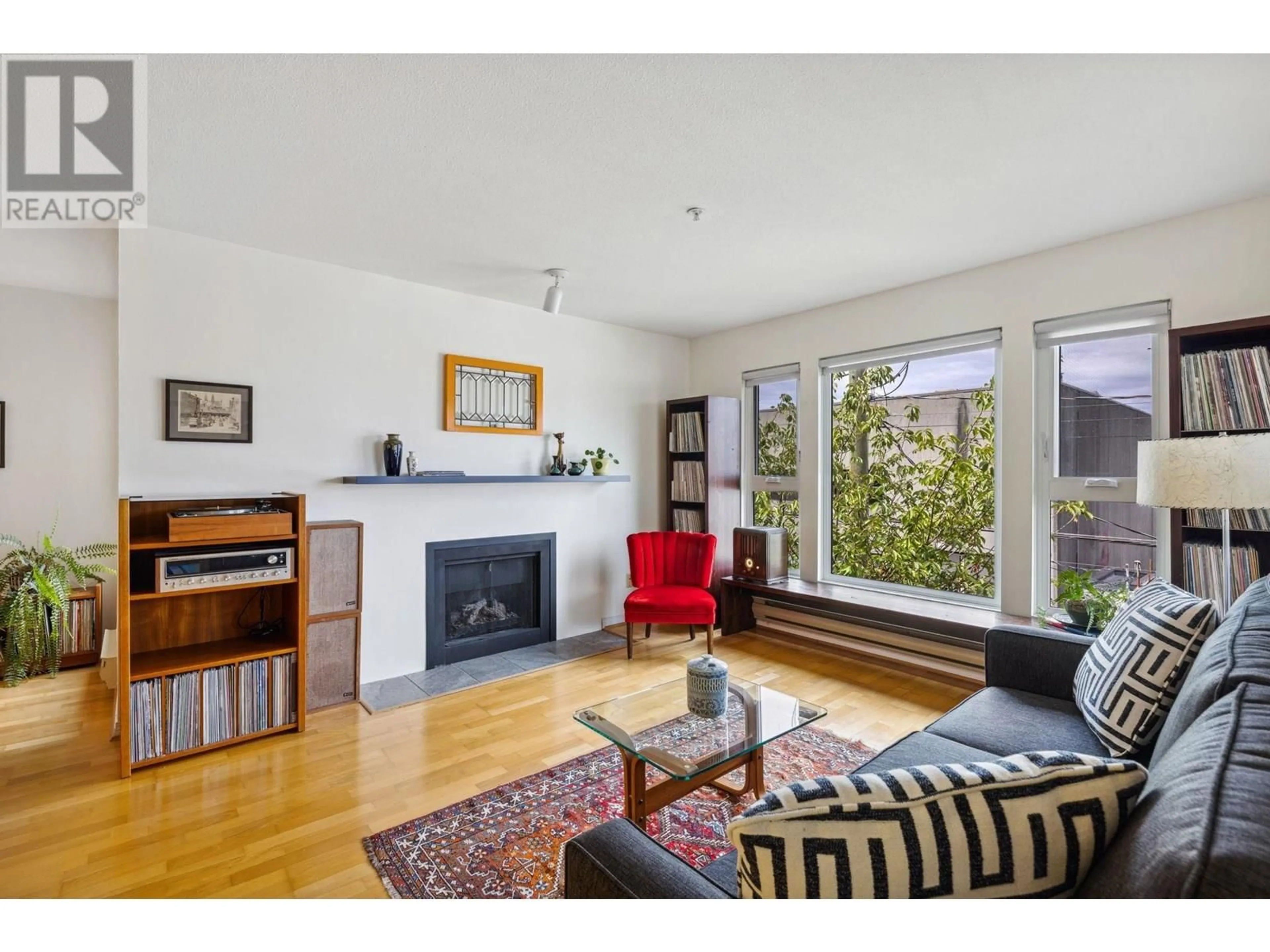 Living room with furniture, wood/laminate floor for 304 - 2121 5TH AVENUE, Vancouver British Columbia V6K1S1