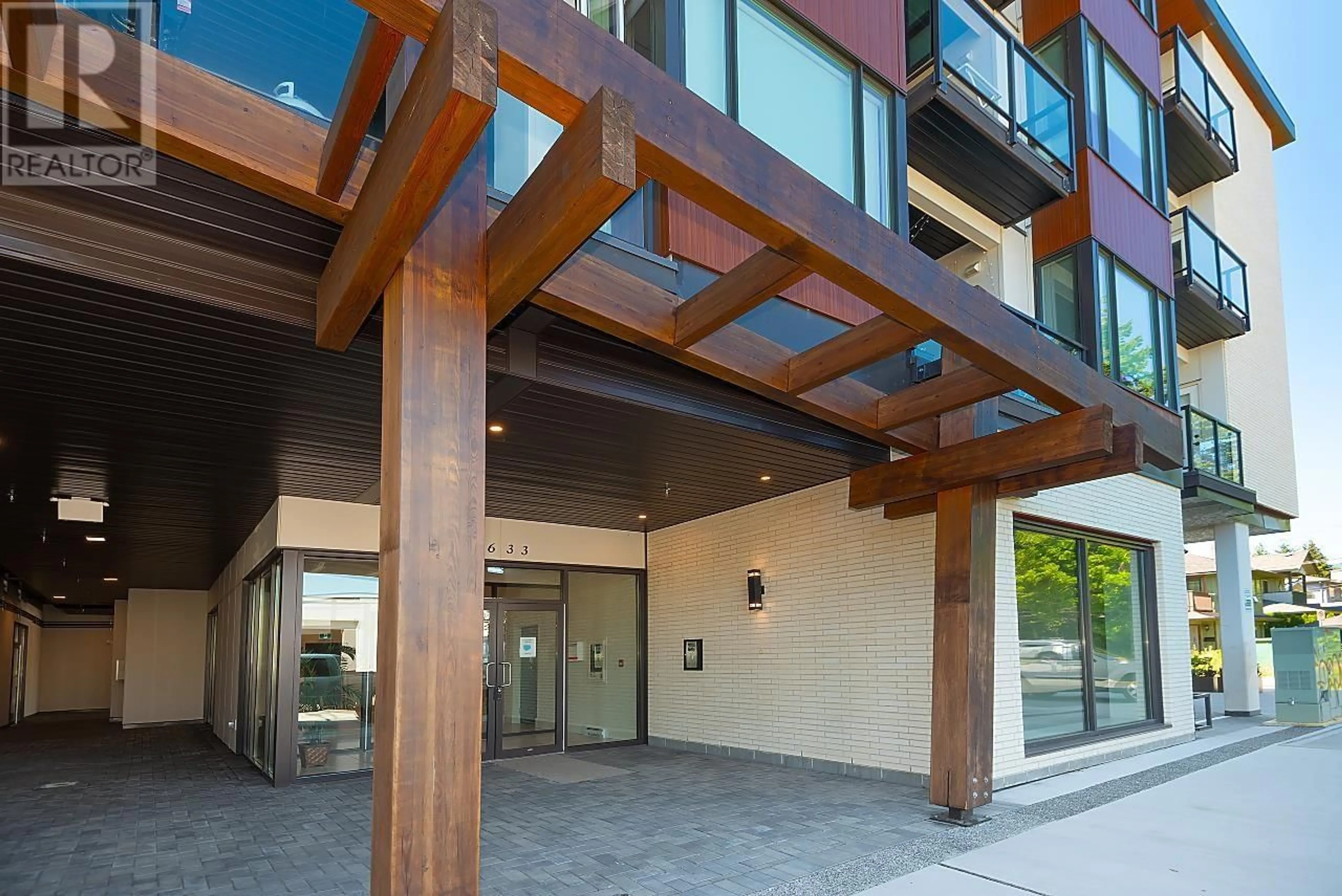 Indoor foyer for 207 - 1633 TATLOW AVENUE, North Vancouver British Columbia V7P1V3