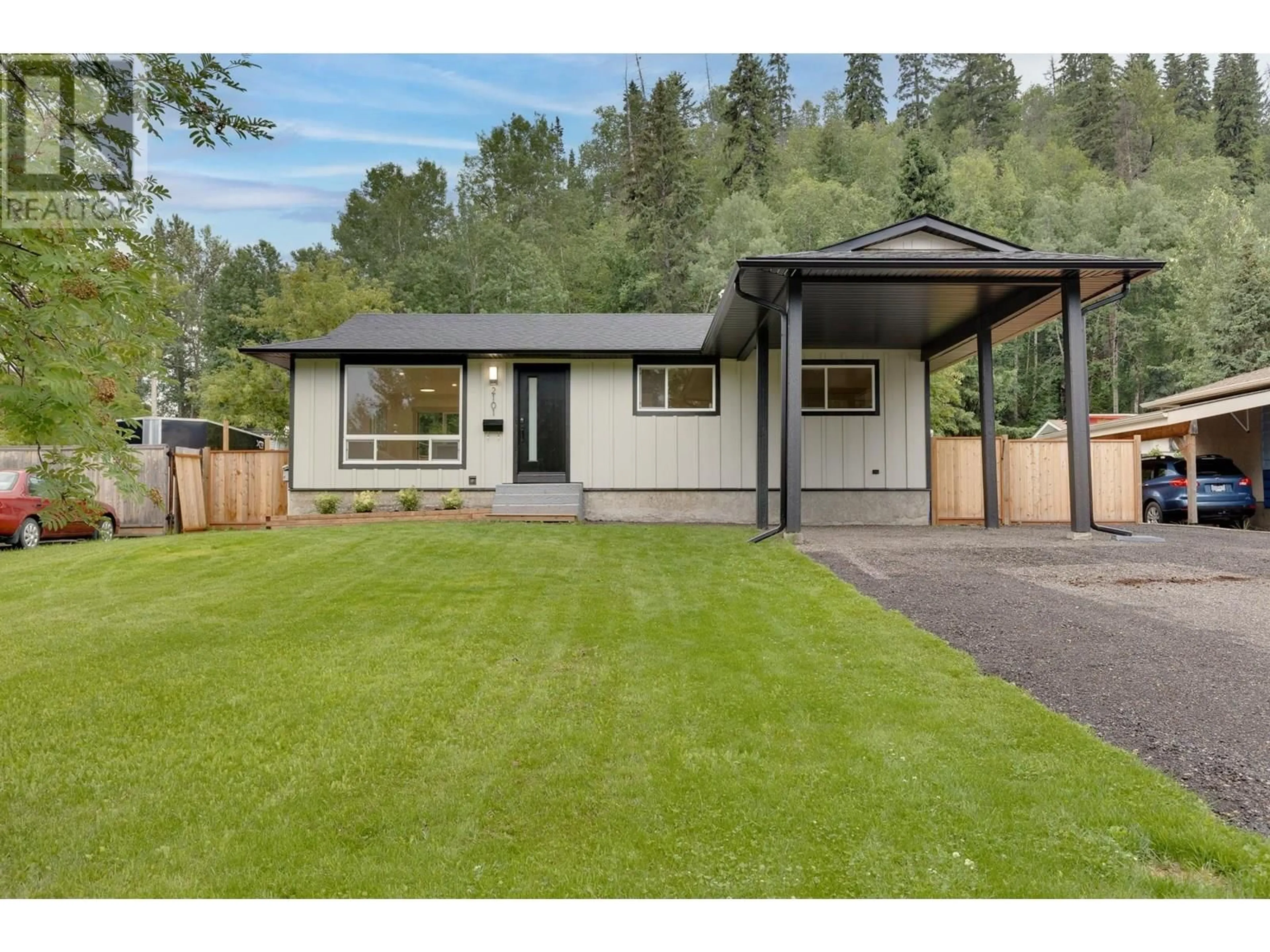 Home with vinyl exterior material, street for 2101 MACDONALD AVENUE, Prince George British Columbia V2L4G5