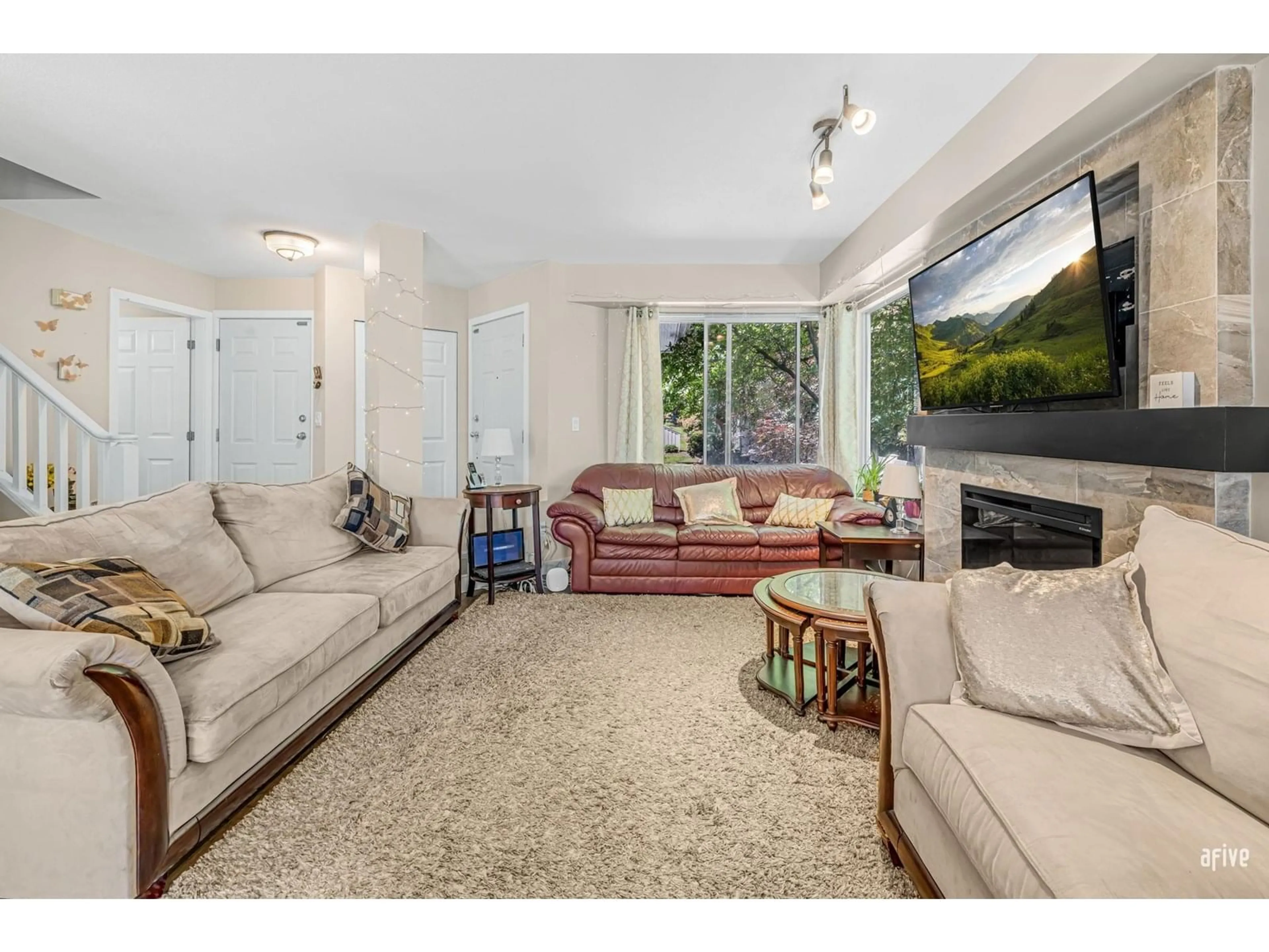 Living room with furniture, unknown for 232 13900 HYLAND ROAD, Surrey British Columbia V3W1K4