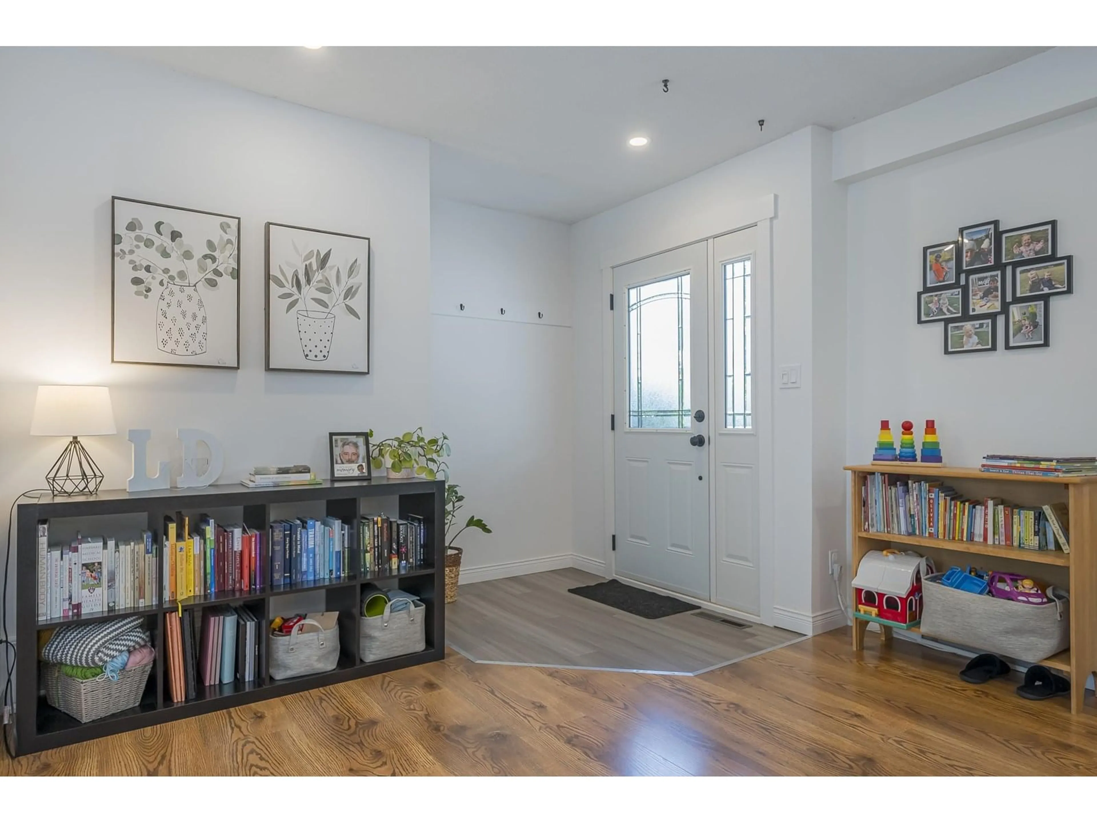 Indoor entryway for 9385 COOTE STREET, Chilliwack British Columbia V2P6B6