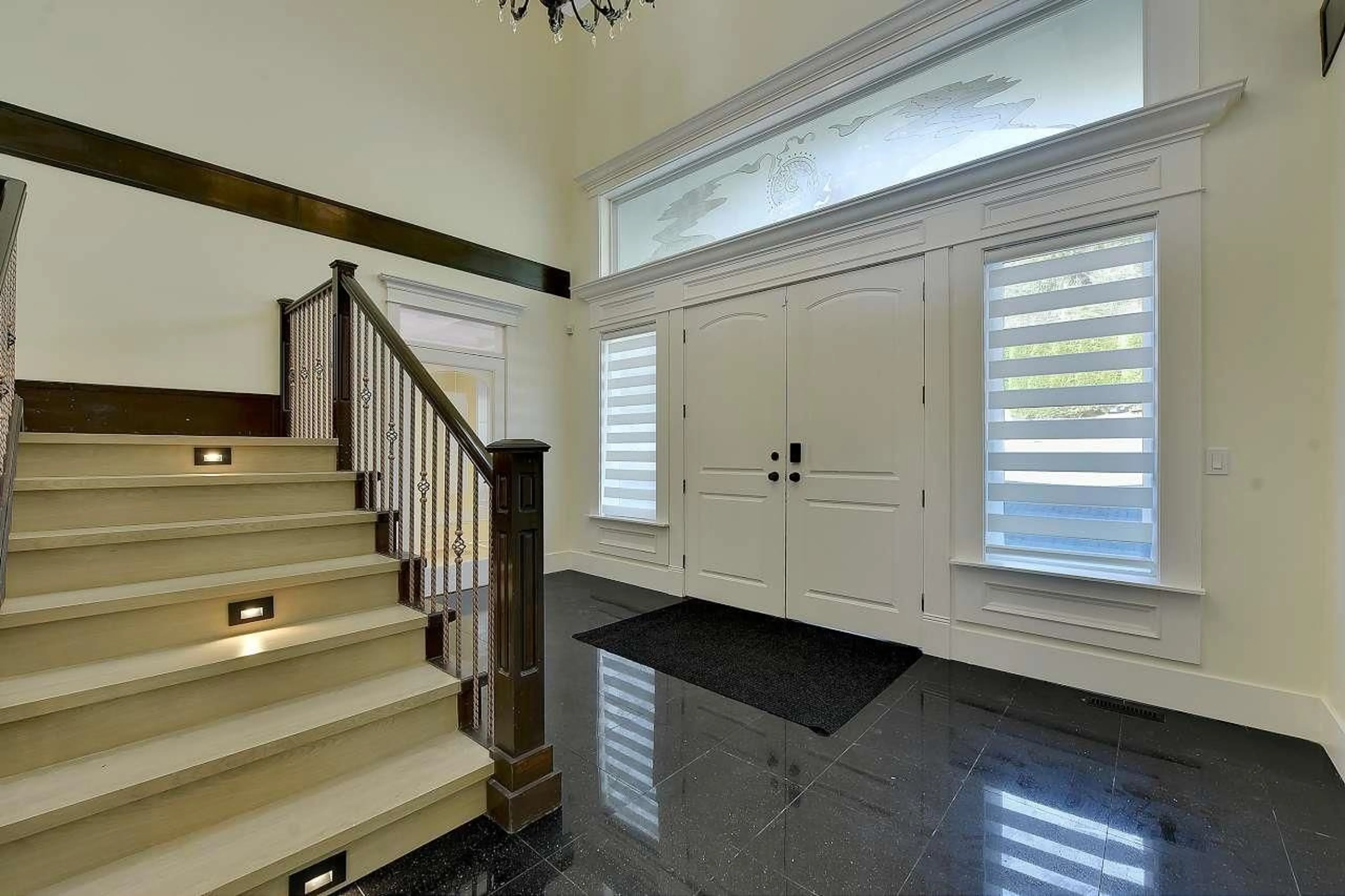 Indoor foyer for 14112 TRITES, Surrey British Columbia V3X3E8