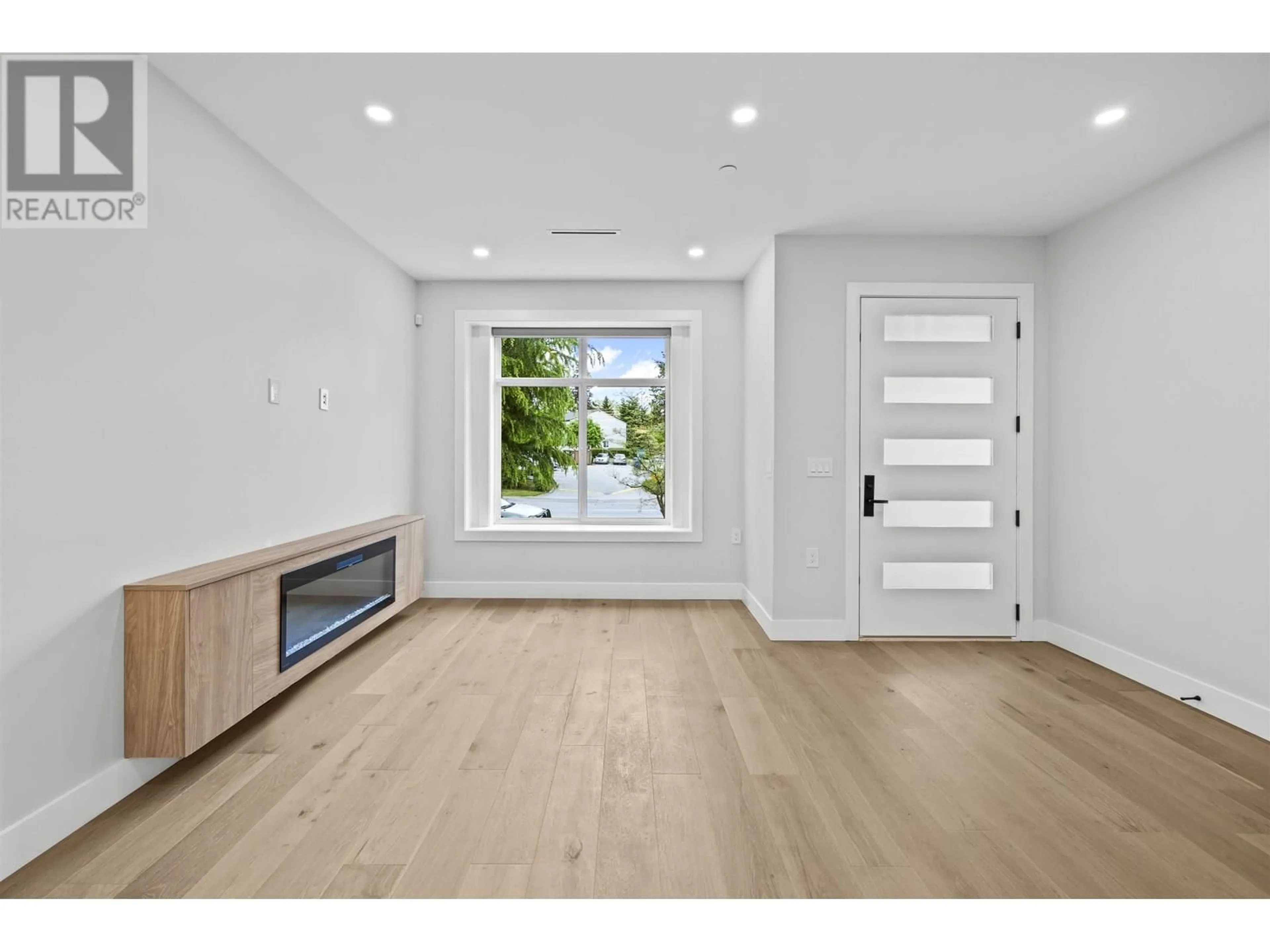 Indoor entryway for 3496 49TH AVENUE, Vancouver British Columbia V5S1M2