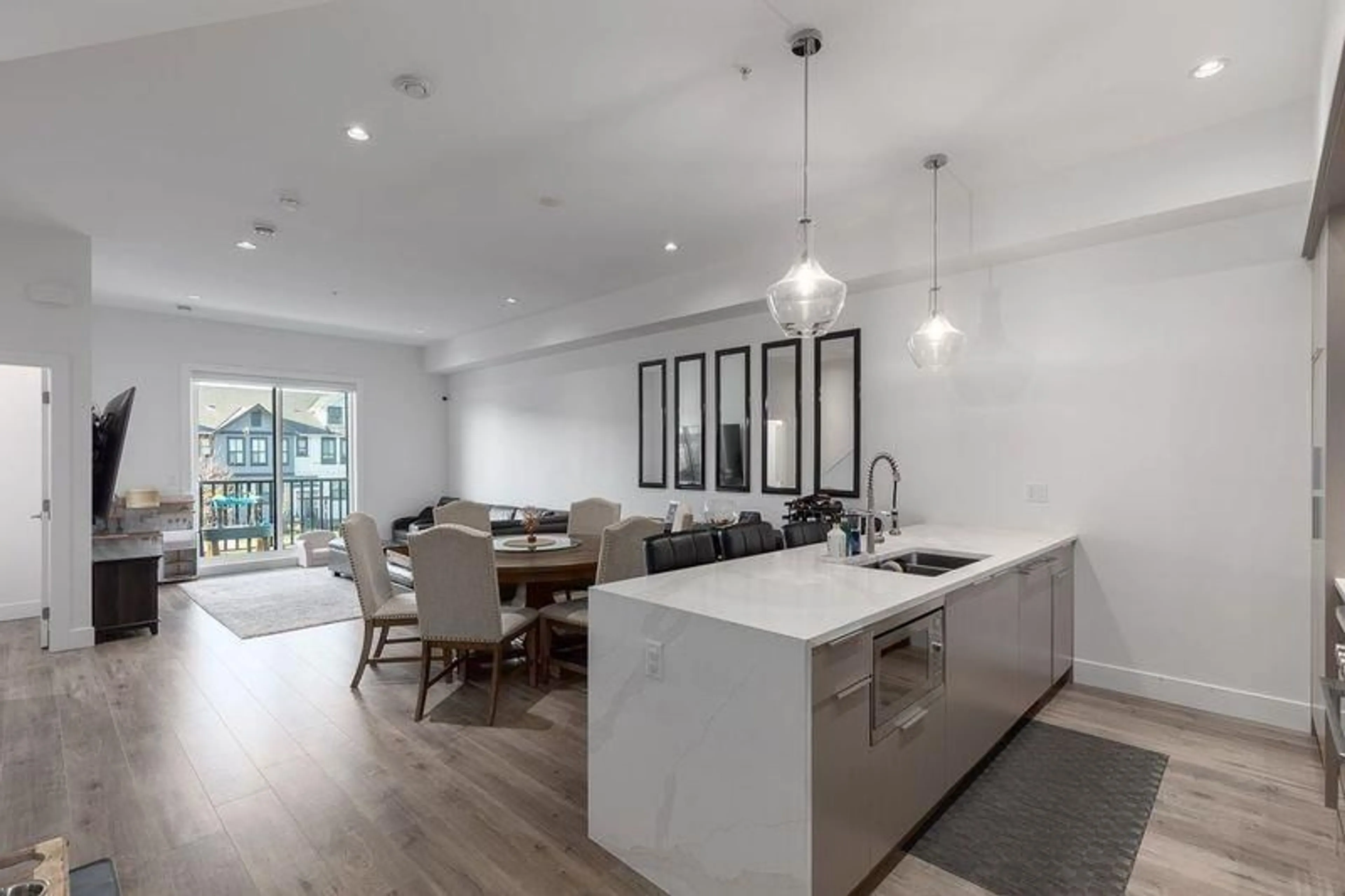 Open concept kitchen, unknown for 8142 202, Langley British Columbia V2Y3K2