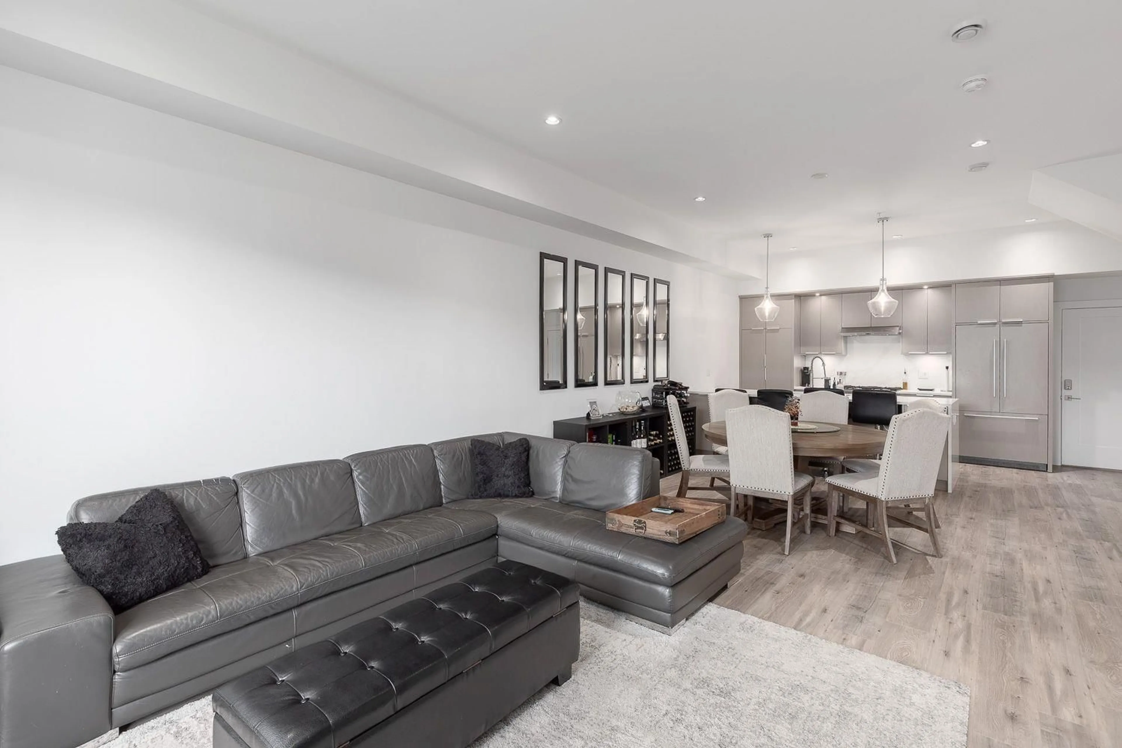Living room with furniture, unknown for 8142 202, Langley British Columbia V2Y3K2