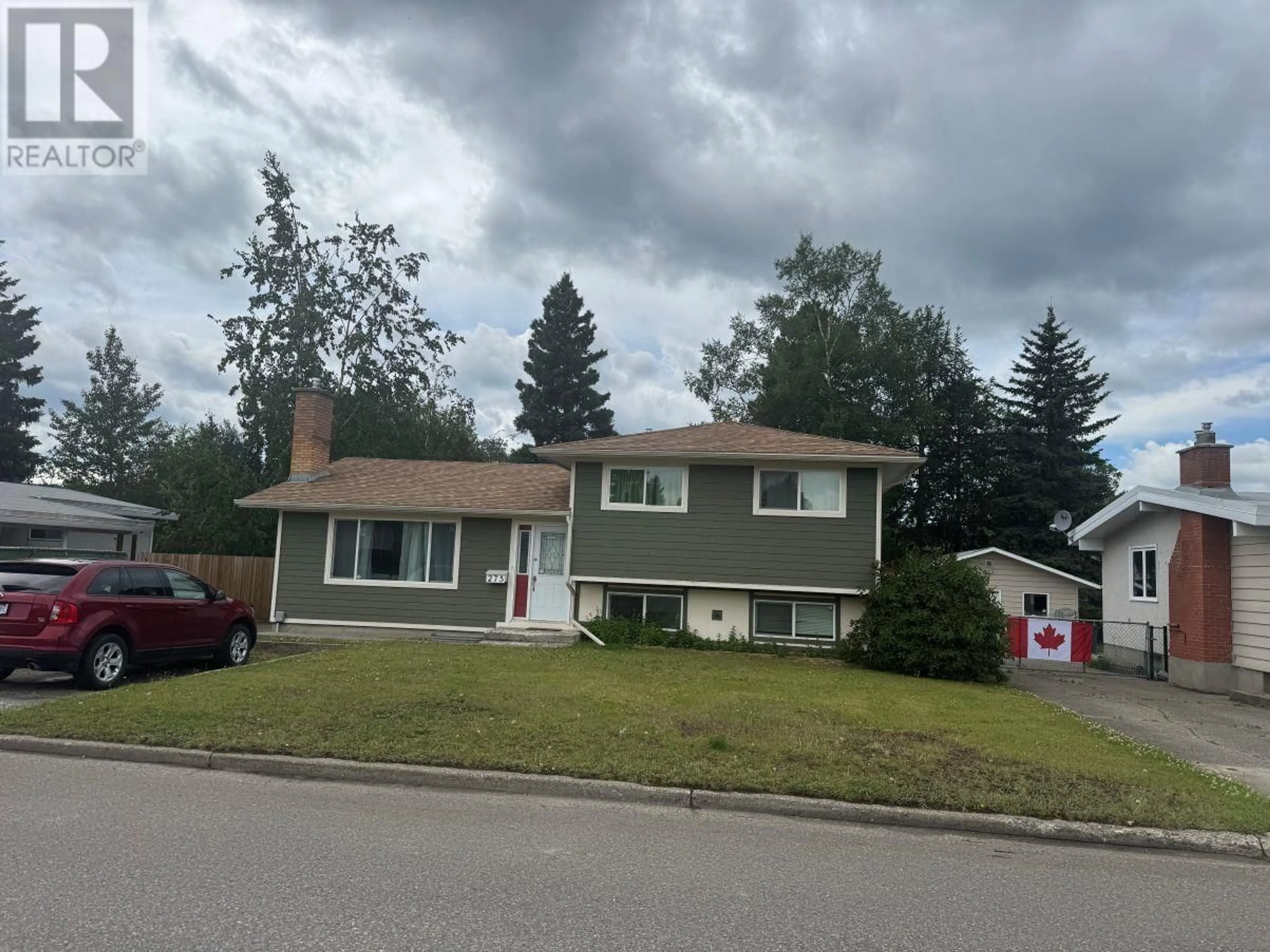 Home with vinyl exterior material, street for 275 QUINN STREET, Prince George British Columbia V2M3J6